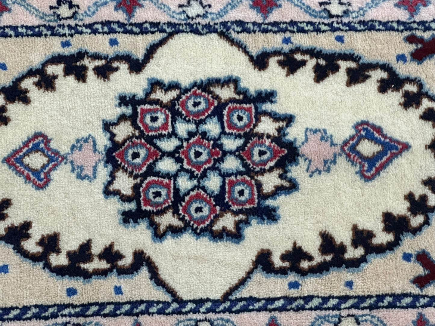 Orientteppich handgeknüpft Nain 58x38 cm