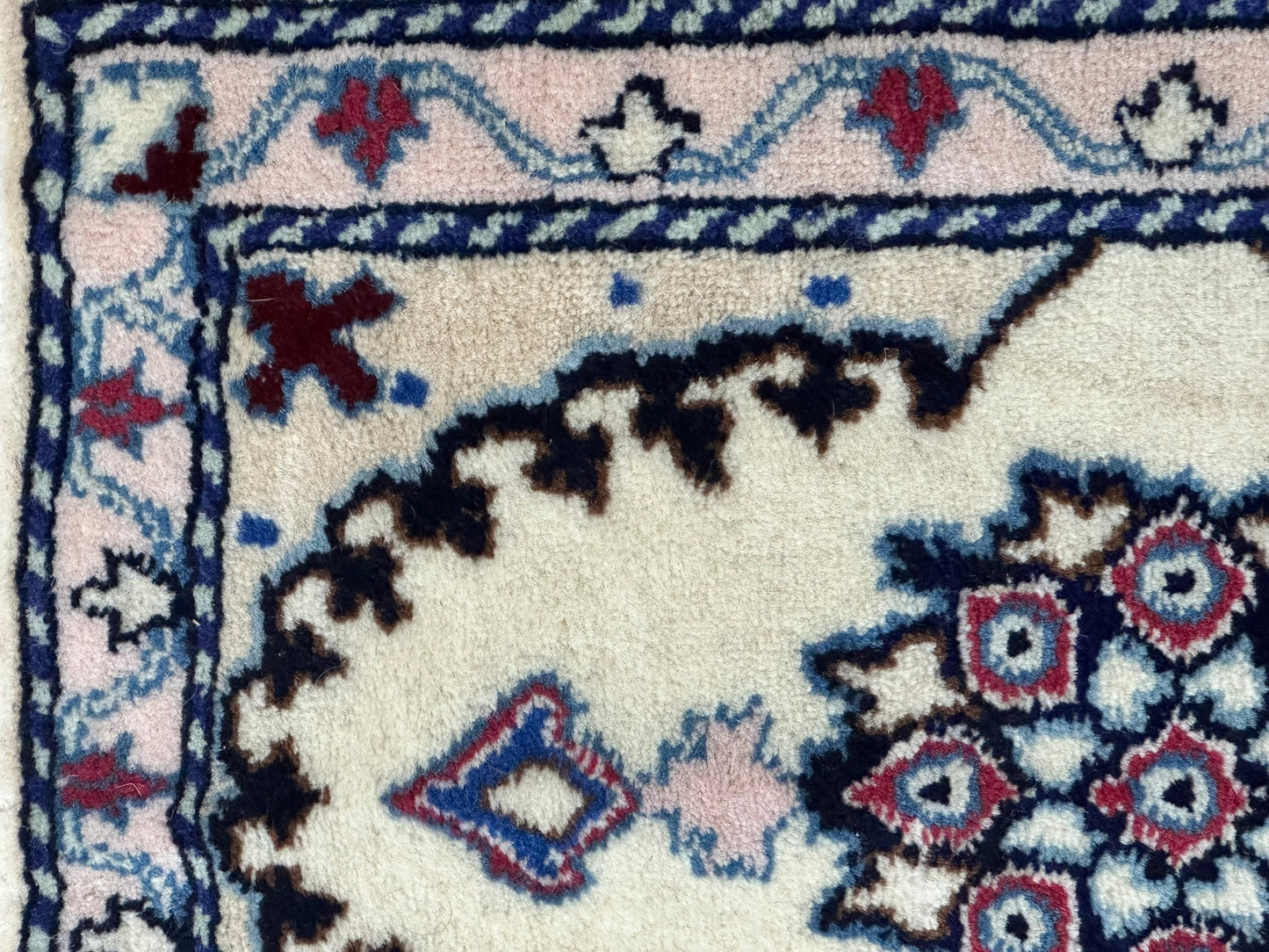 Orientteppich handgeknüpft Nain 58x38 cm