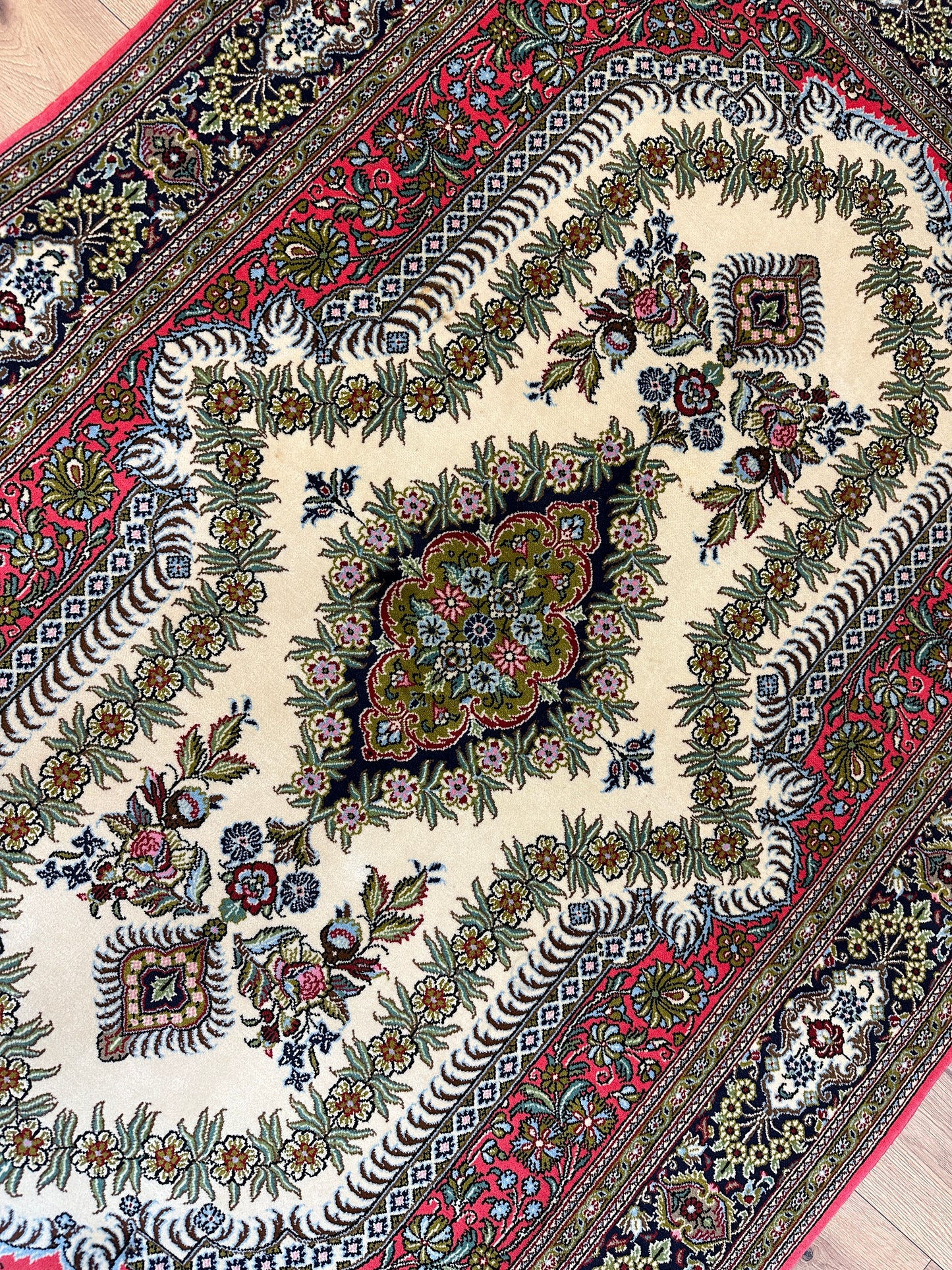 Handgeknüpfter Perser Orientteppich Ghom Korkwolle Medallion  200x140 cm