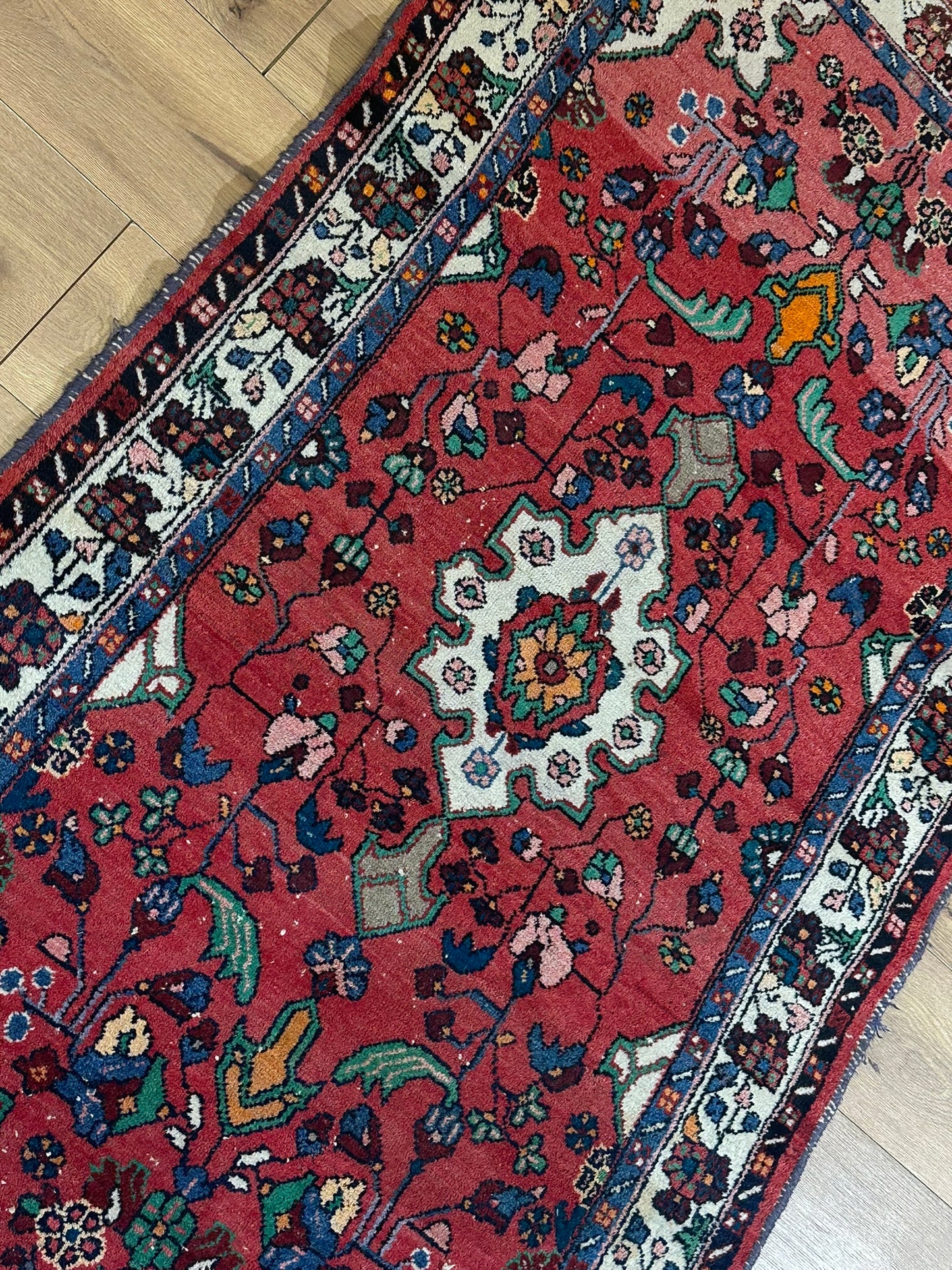 Orientteppich handgeknüpft Saruk 187x104 cm