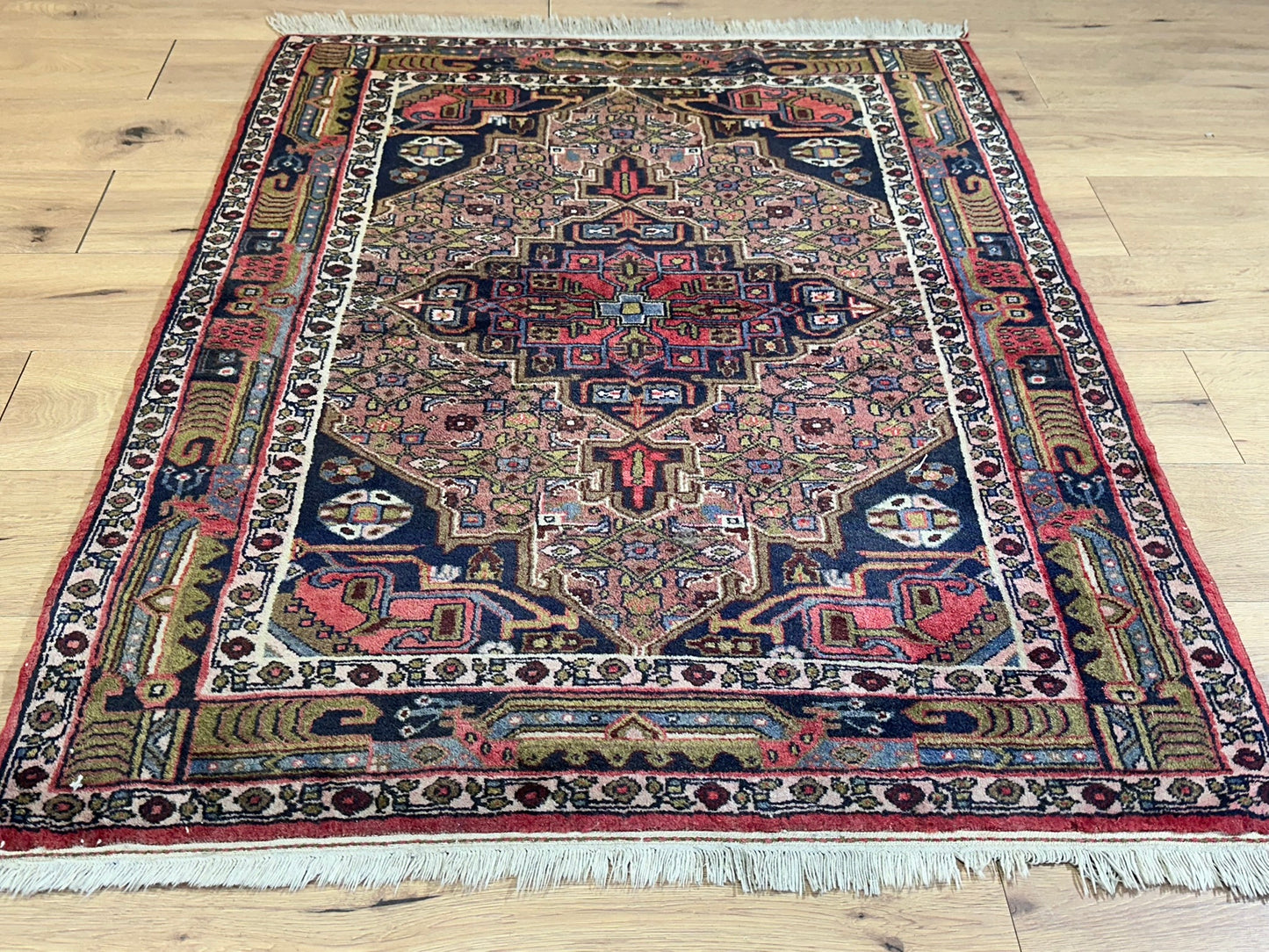 Orientteppich handgeknüpft Ekbatan 142x106 cm