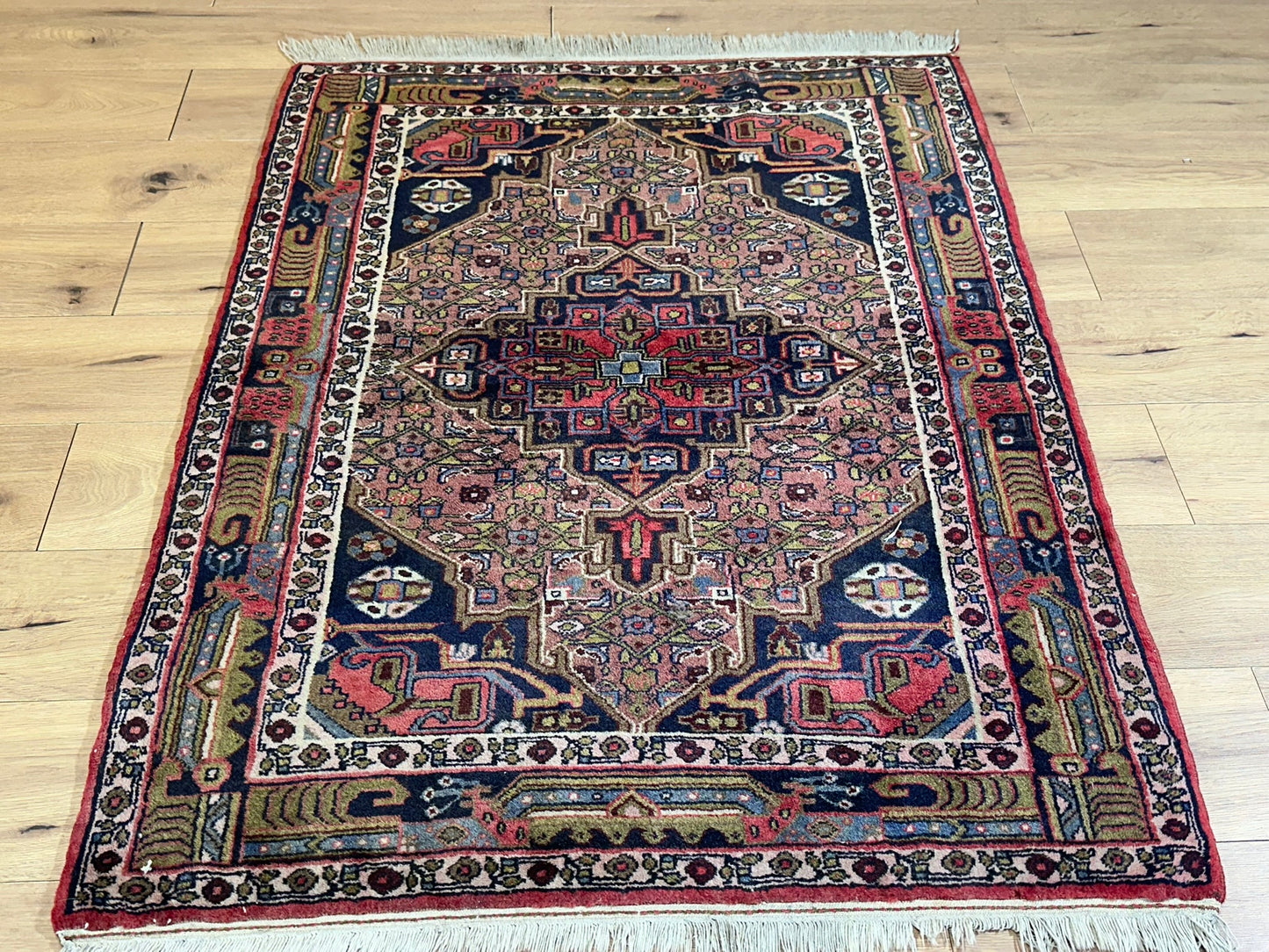 Orientteppich handgeknüpft Ekbatan 142x106 cm
