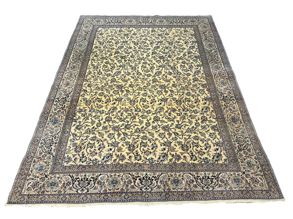 Orientteppich handgeknüpft Nain mit Seide 290x216 cm