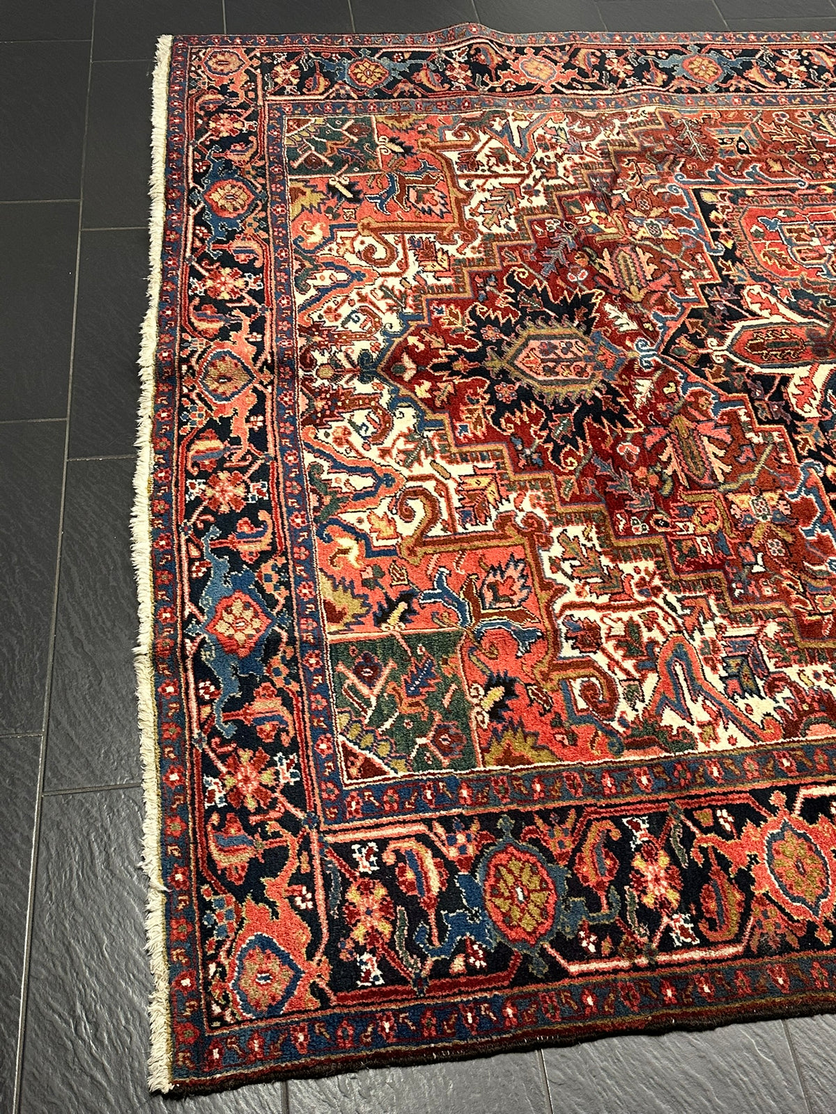 Orientteppich handgeknüpft Heriz 345x230 cm