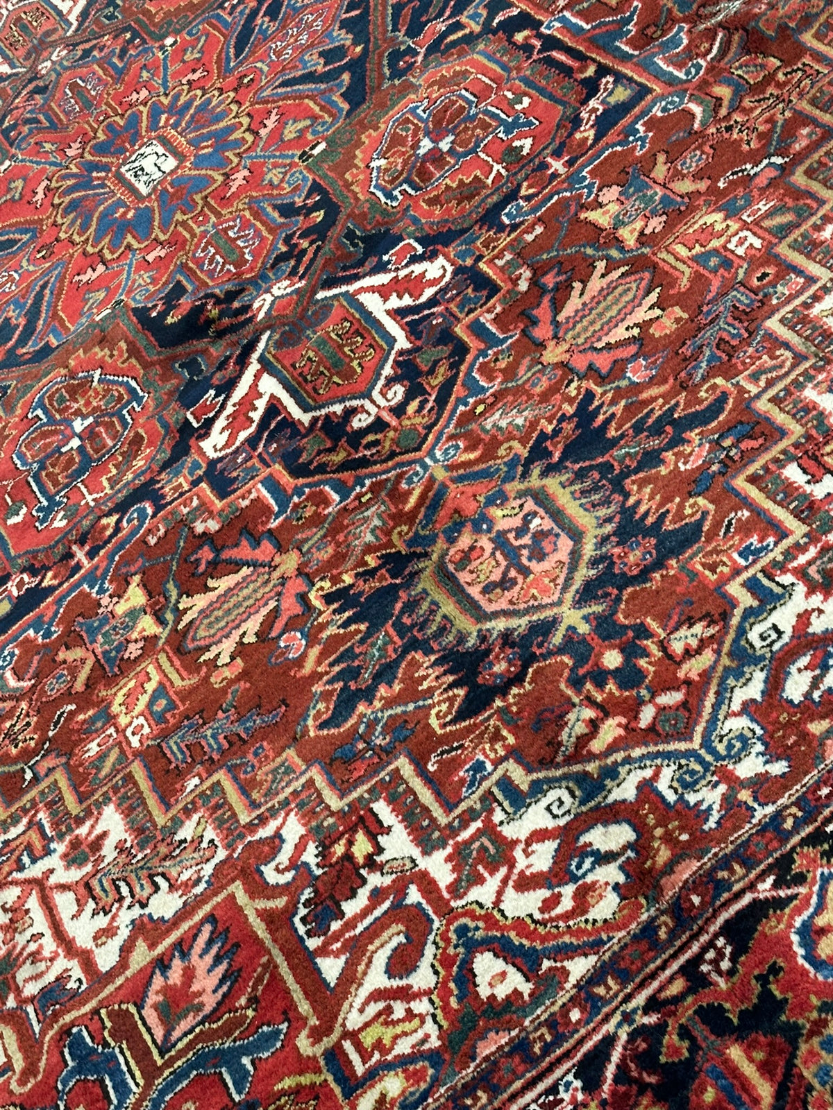 Orientteppich handgeknüpft Heriz 345x230 cm