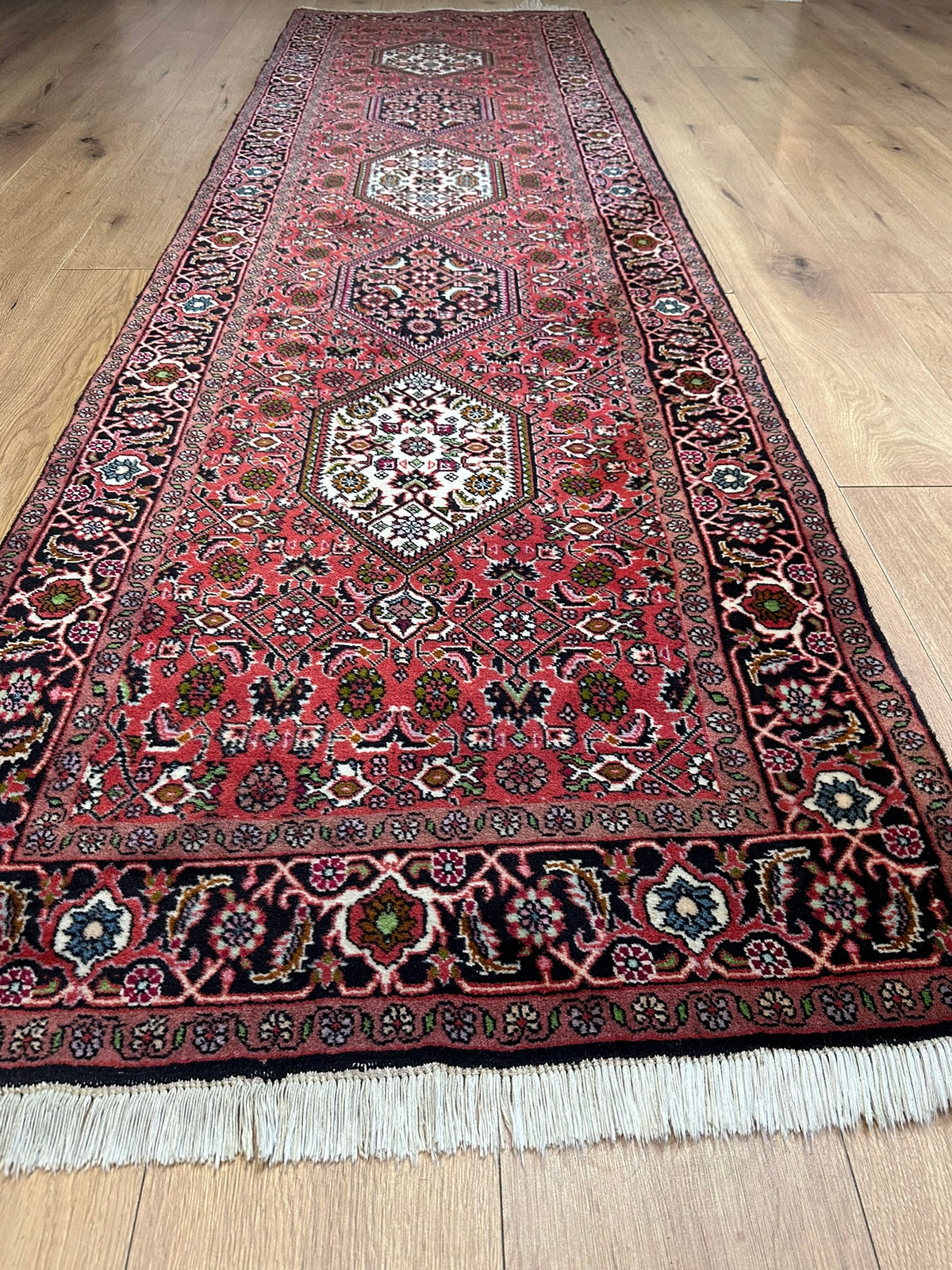 Orientteppich handgeknüpft Bidjar Korkwolle 290x80 cm