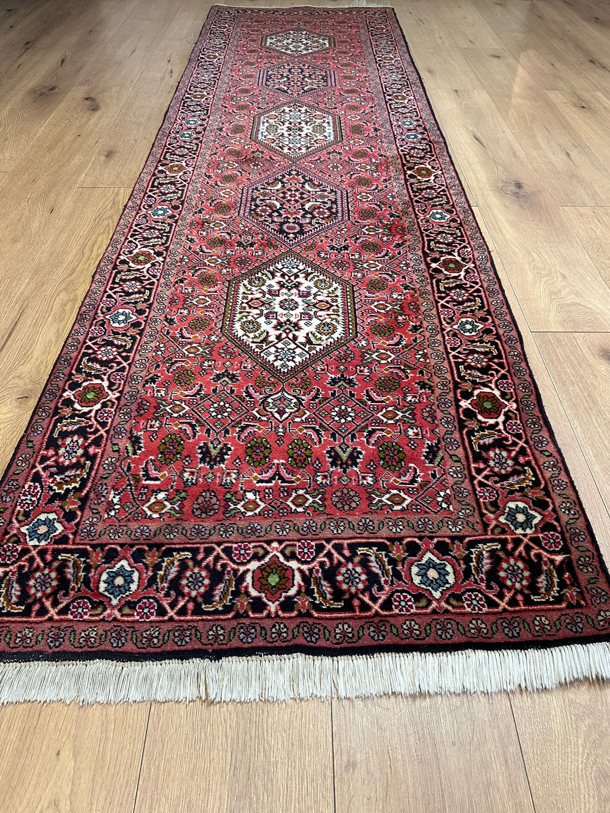 Orientteppich handgeknüpft Bidjar Korkwolle 290x80 cm