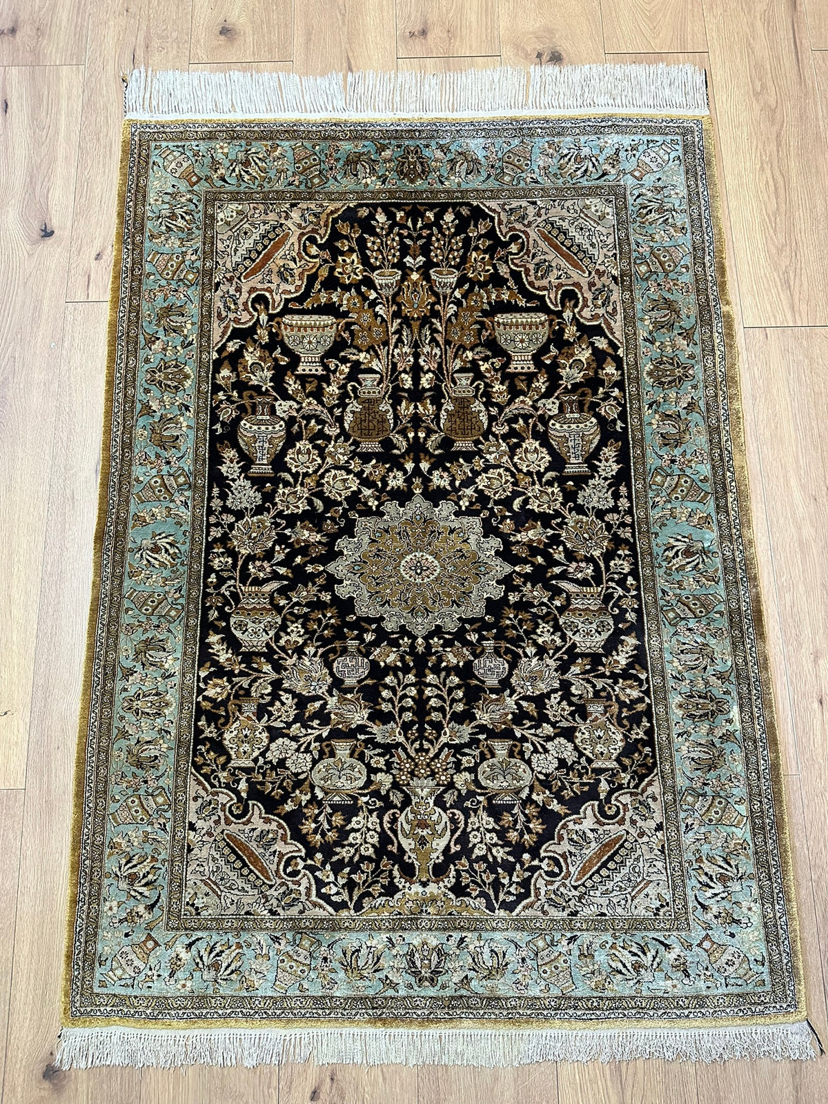 Orientteppich handgeknüpft Ghom Seide 150x107 cm