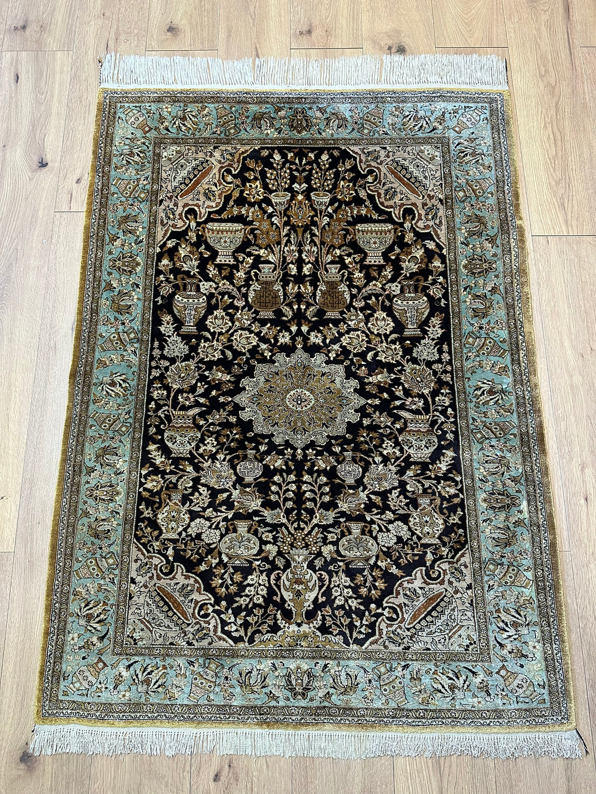 Orientteppich handgeknüpft Ghom Seide 150x107 cm