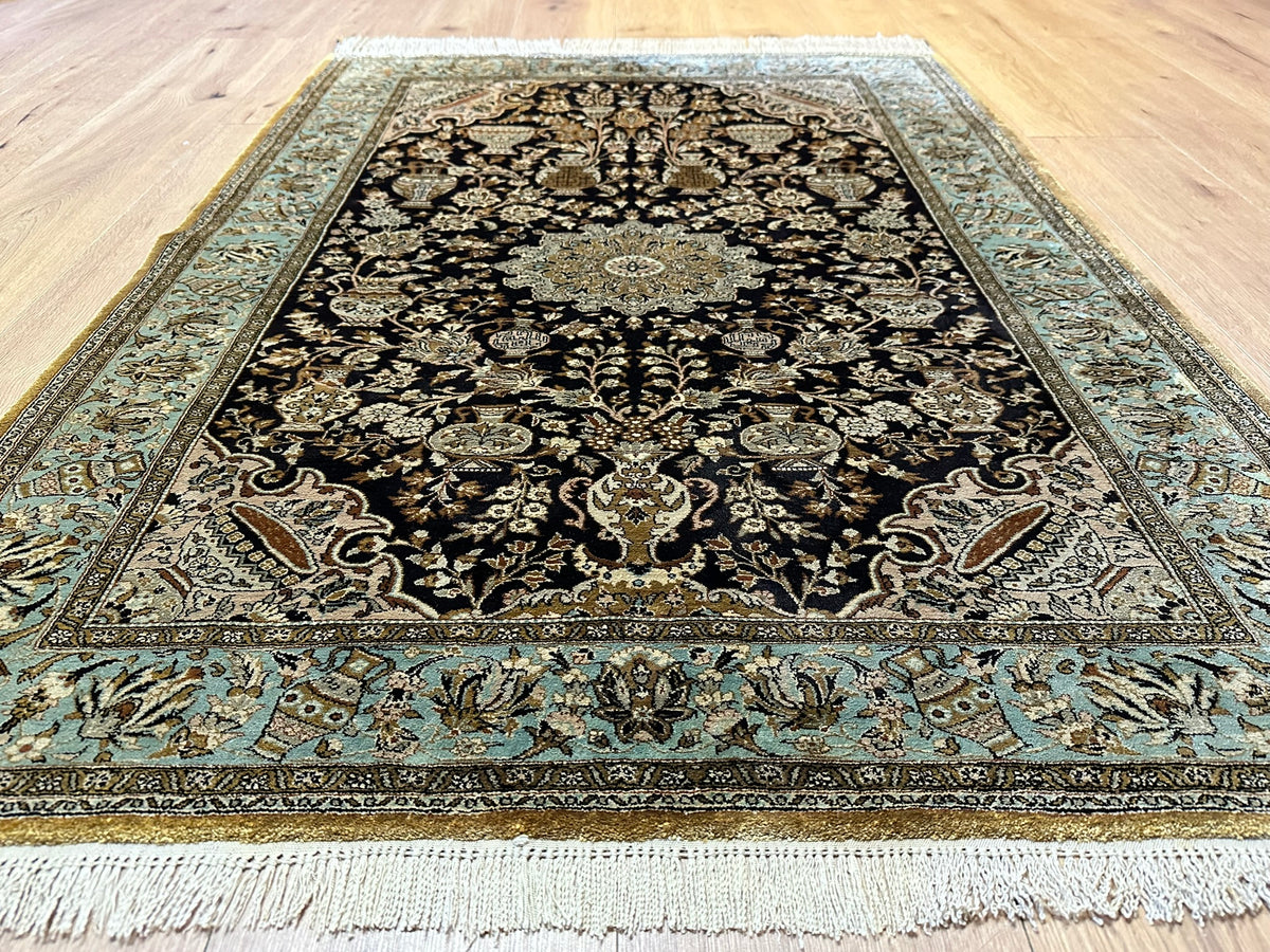 Orientteppich handgeknüpft Ghom Seide 150x107 cm