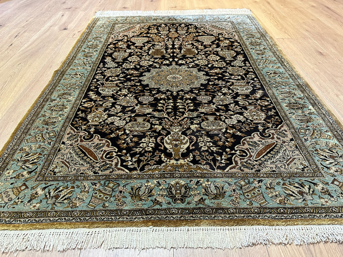 Orientteppich handgeknüpft Ghom Seide 150x107 cm
