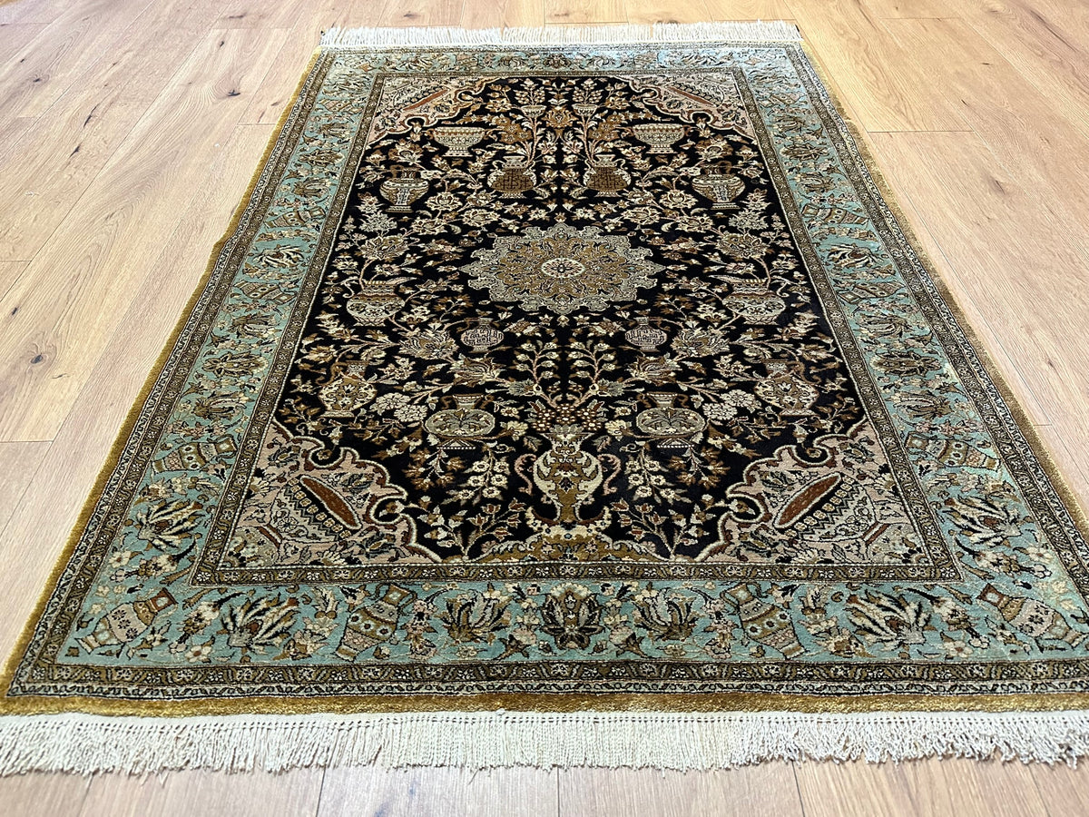 Orientteppich handgeknüpft Ghom Seide 150x107 cm
