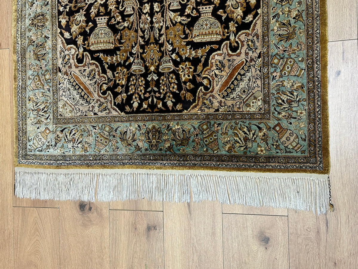 Orientteppich handgeknüpft Ghom Seide 150x107 cm