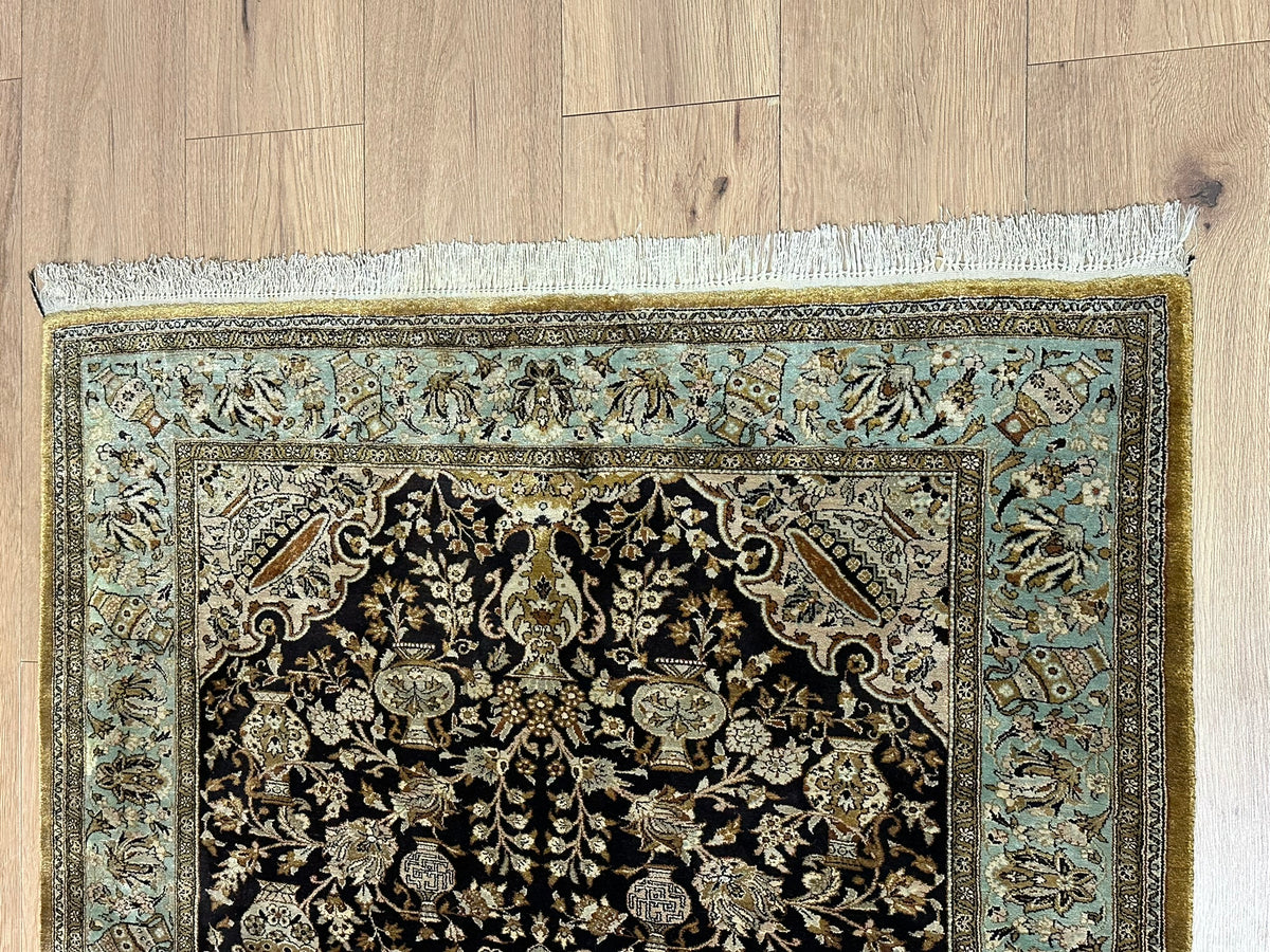 Orientteppich handgeknüpft Ghom Seide 150x107 cm