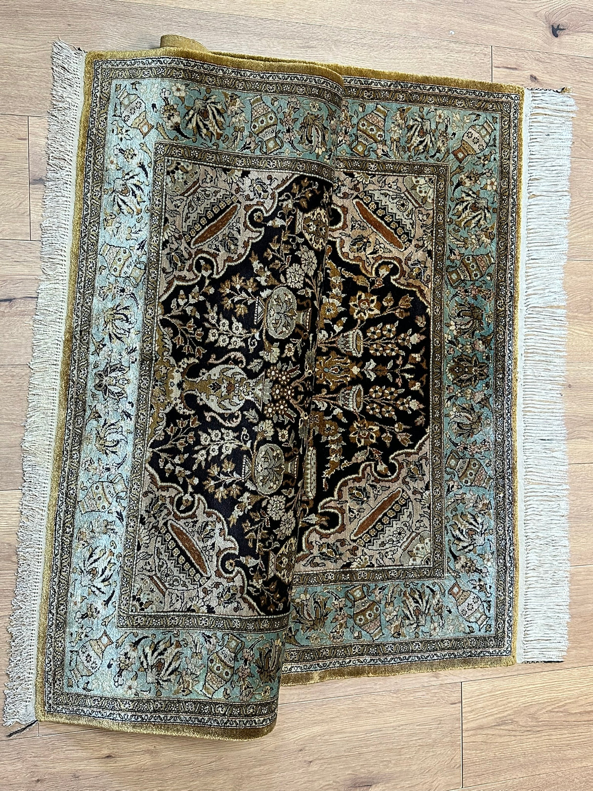 Orientteppich handgeknüpft Ghom Seide 150x107 cm