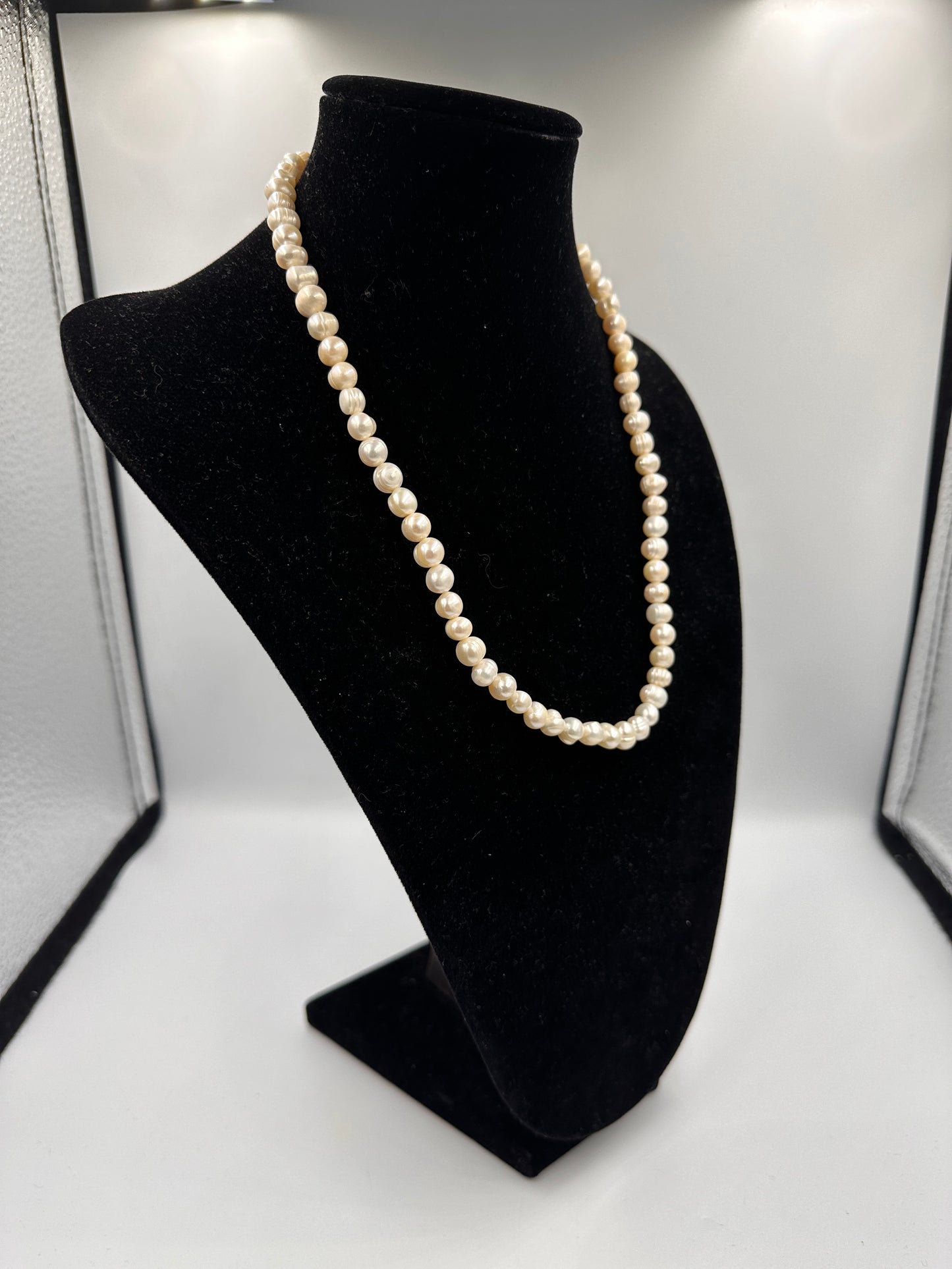 Weiße Echte Perlenkette mit Goldfarbenem Verschluss