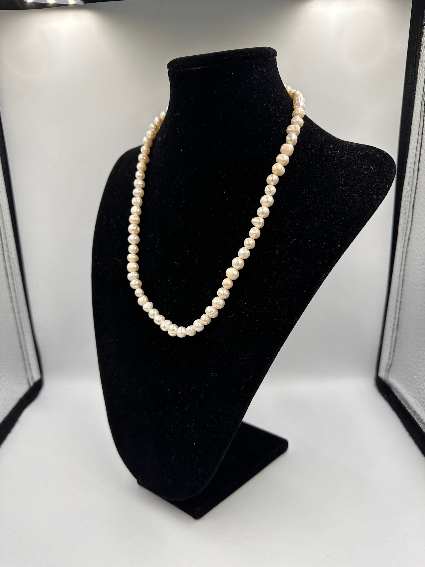 Weiße Echte Perlenkette mit Goldfarbenem Verschluss