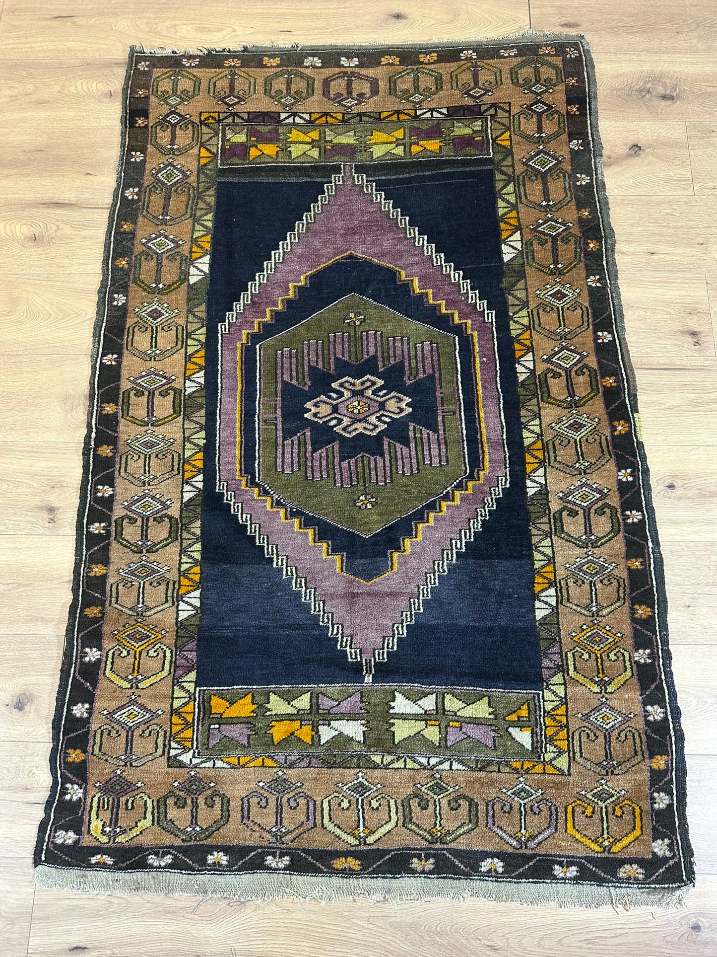 Antik Orientteppich handgeknüpft Kazak Milas Naturfarben 180x114 cm