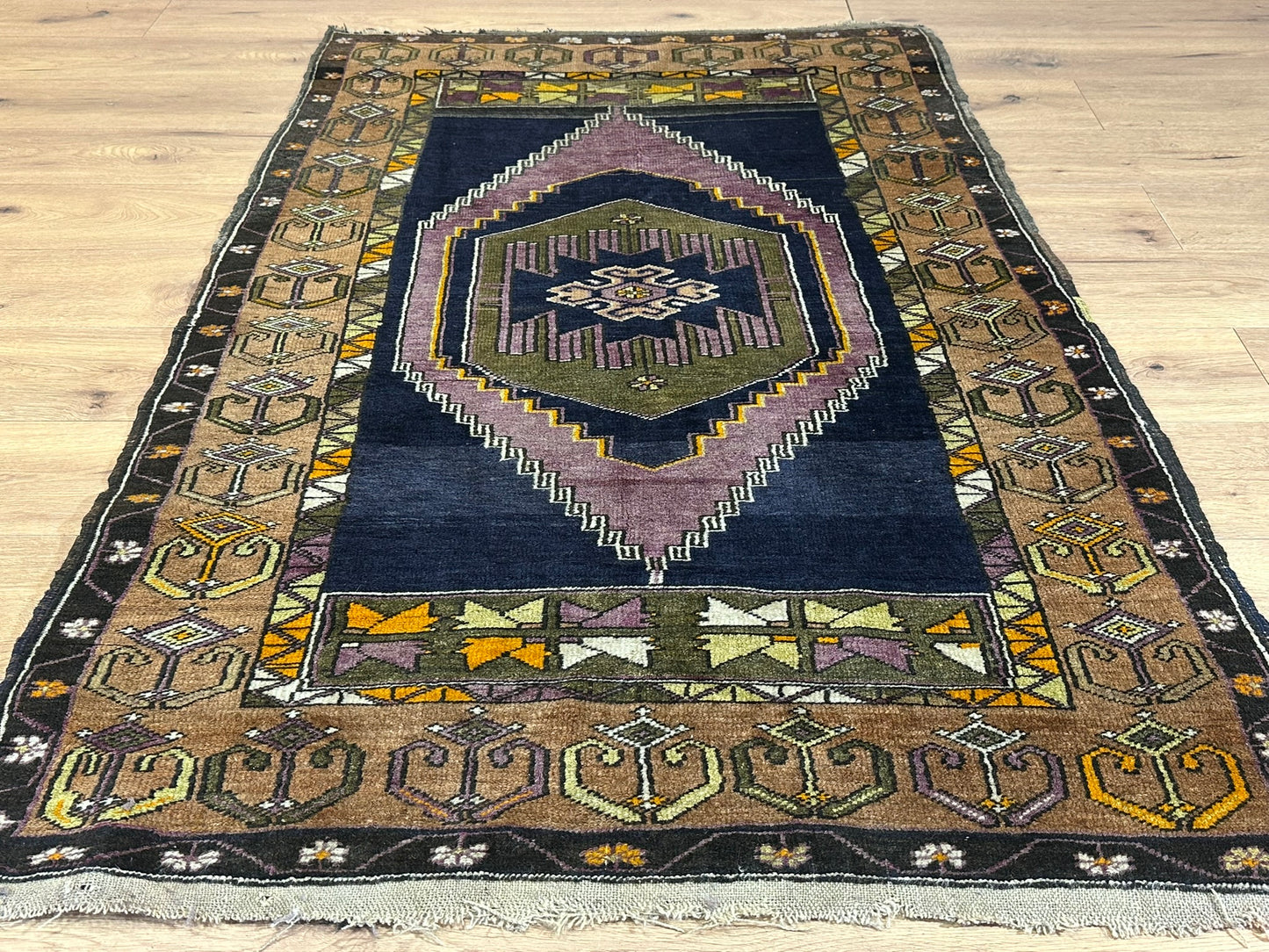 Antik Orientteppich handgeknüpft Kazak Milas Naturfarben 180x114 cm