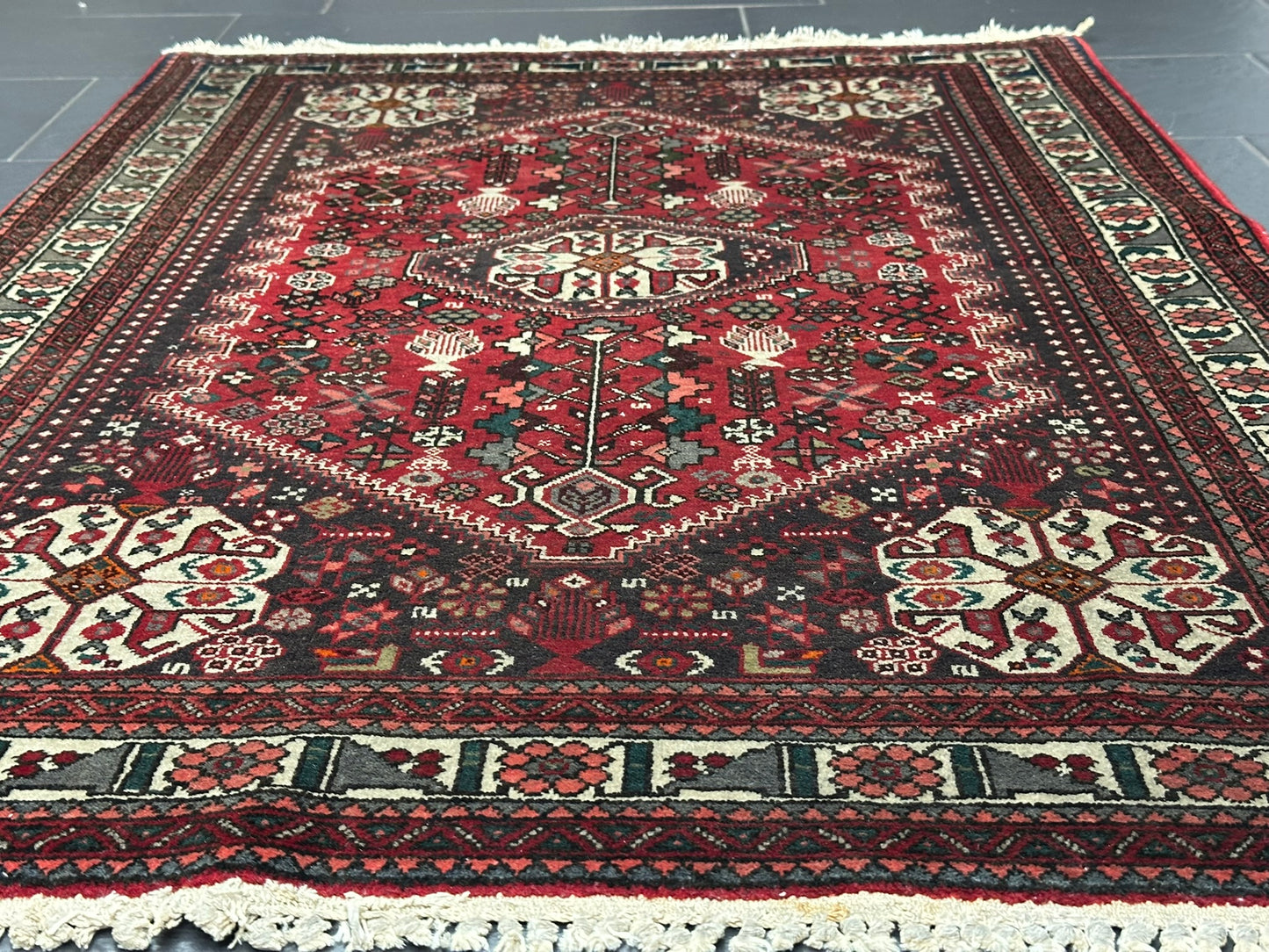 Handgeknüpfter Perser Teppich – Medaillon Design aus Abdeeh