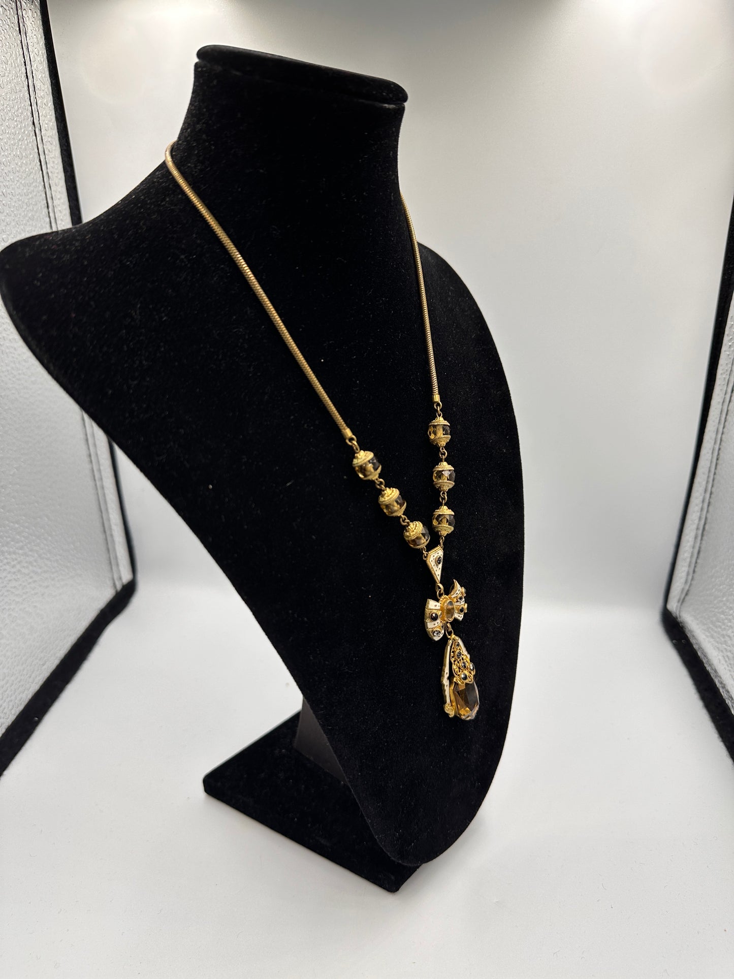vergoldeten Collierkette mit funkelnden Zirkonia Steinen