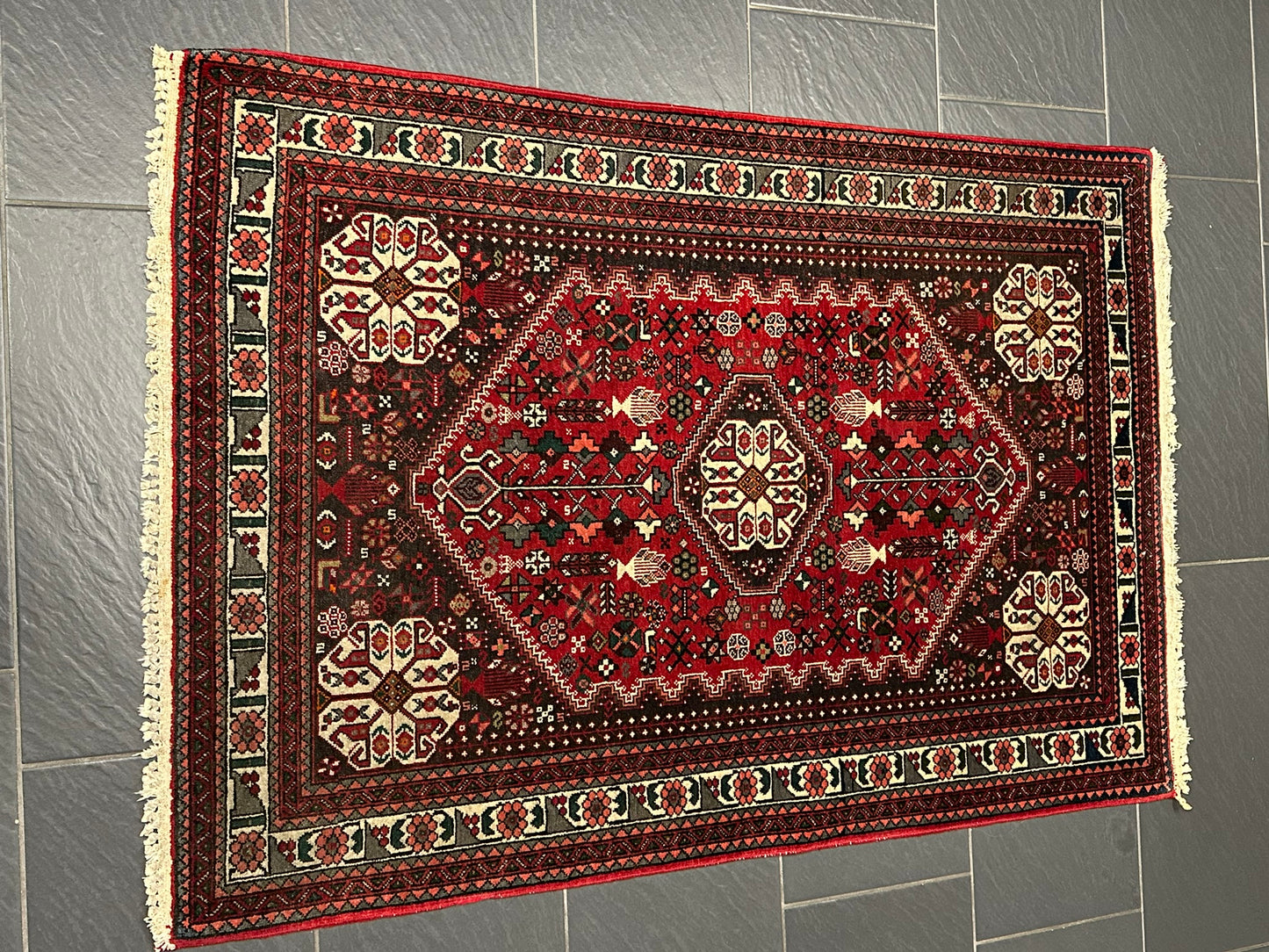 Handgeknüpfter Perser Teppich – Medaillon Design aus Abdeeh