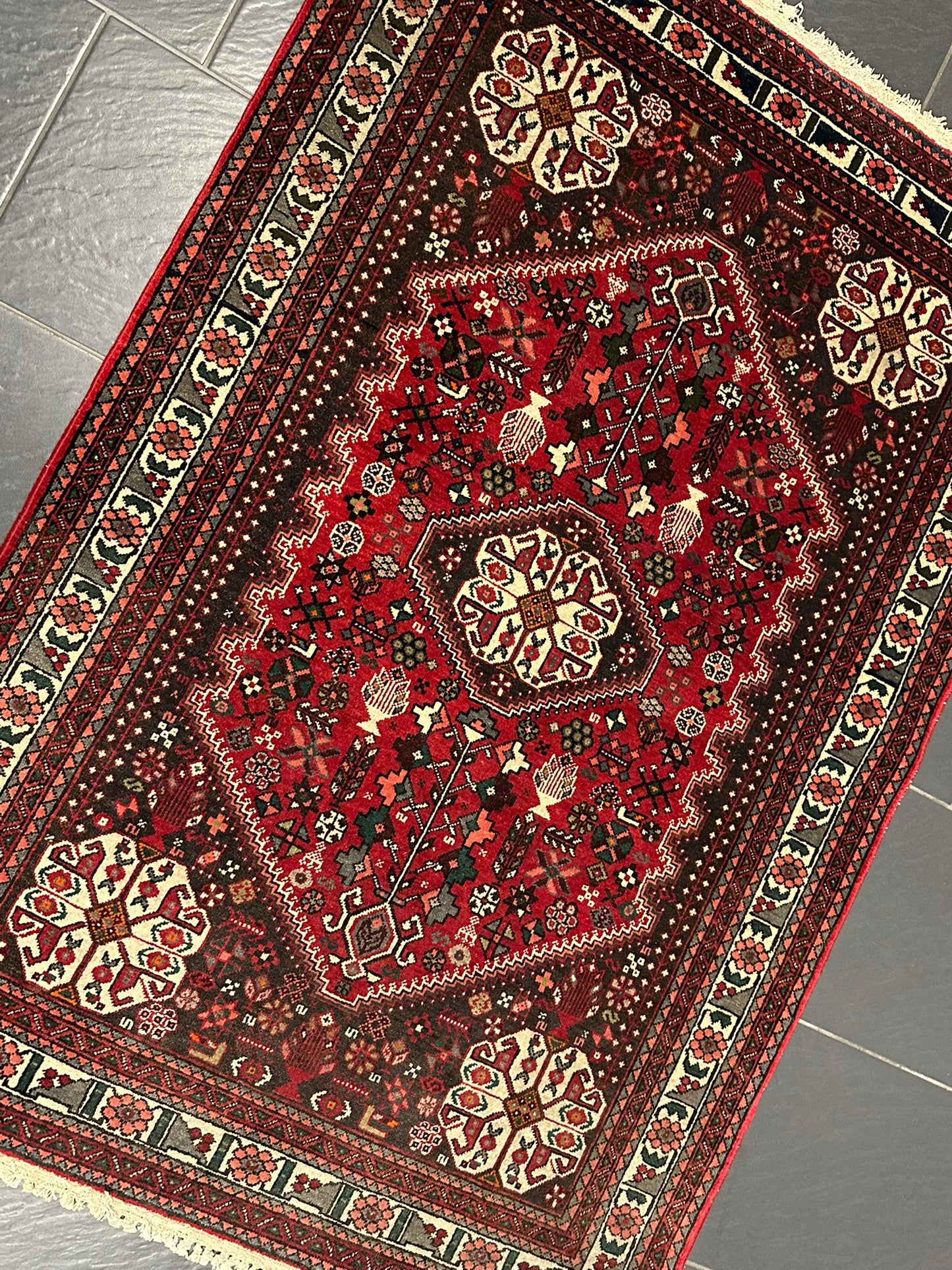 Handgeknüpfter Perser Teppich – Medaillon Design aus Abdeeh