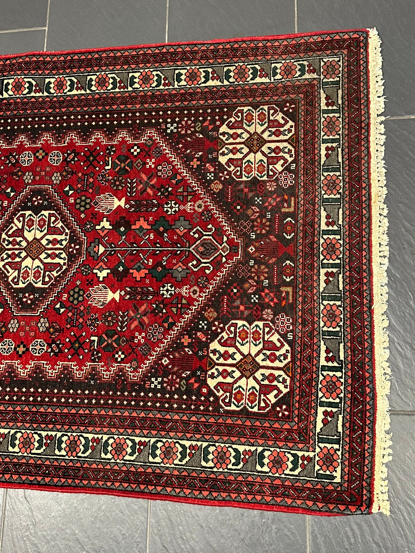 Handgeknüpfter Perser Teppich – Medaillon Design aus Abdeeh