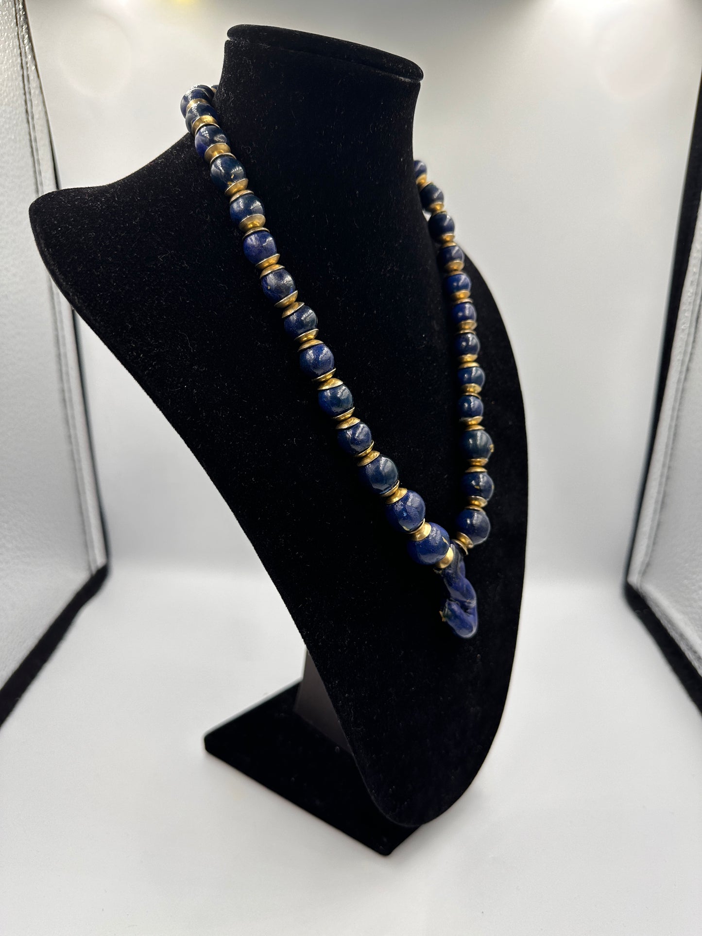 Blaue antike Collier Halskette mit goldenen Akzenten