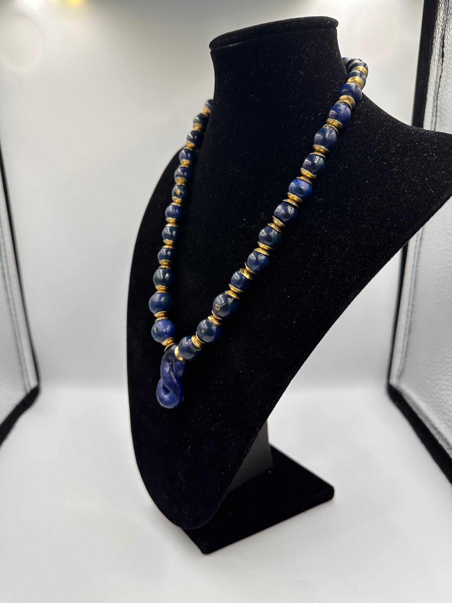 Blaue antike Collier Halskette mit goldenen Akzenten