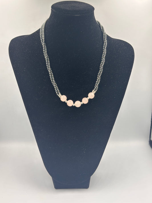 Natürliche Hämatit-Perlenkette mit rosa Akzenten