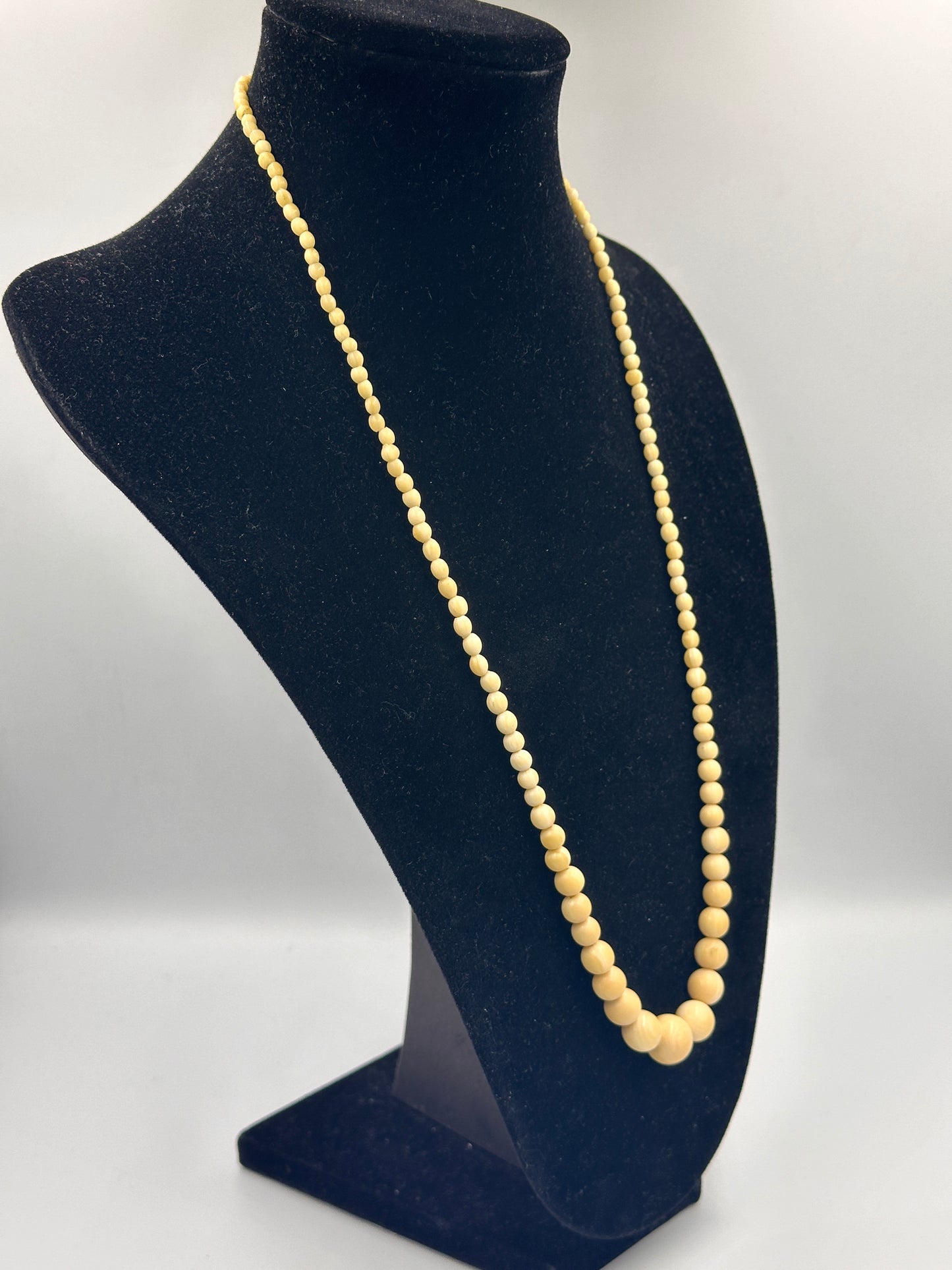 Vintage Französische Elfenbein-Farbige Perlen-Halskette