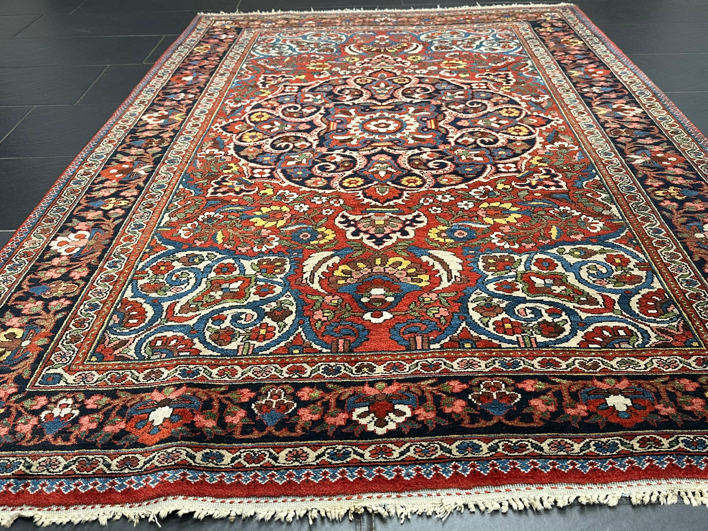 Handgeknüpfter Perser Teppich – Bachtiar Art Deco Naturfarben 208x138cm