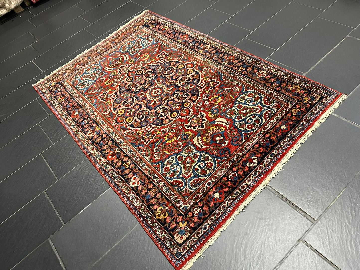 Handgeknüpfter Perser Teppich – Bachtiar Art Deco Naturfarben 208x138cm