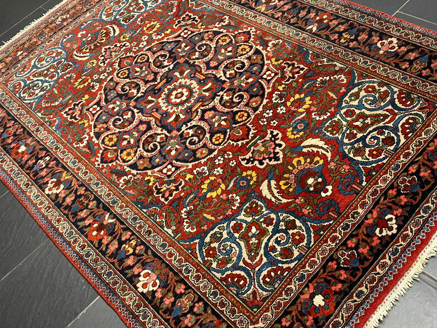 Handgeknüpfter Perser Teppich – Bachtiar Art Deco Naturfarben 208x138cm