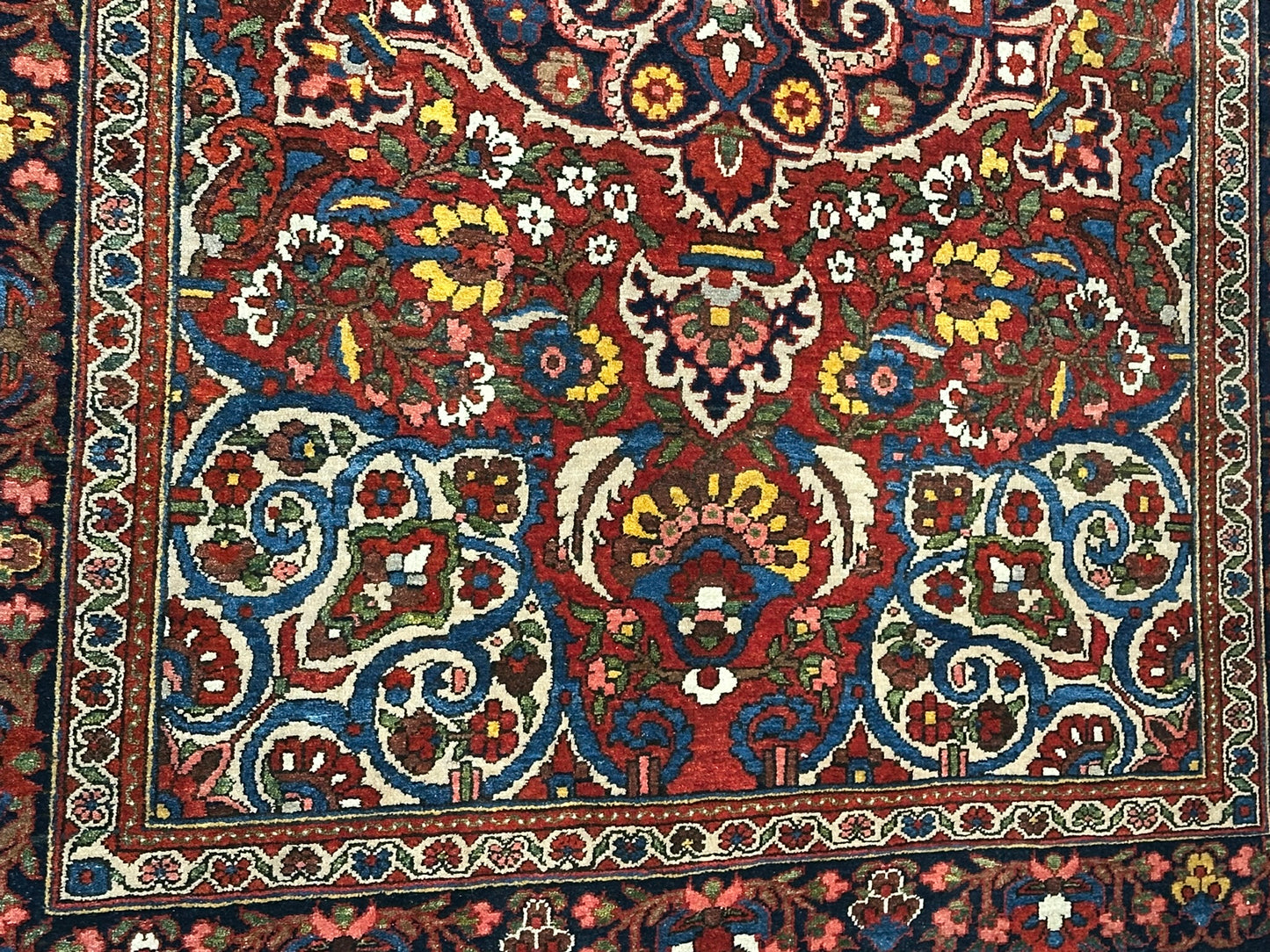 Handgeknüpfter Perser Teppich – Bachtiar Art Deco Naturfarben 208x138cm
