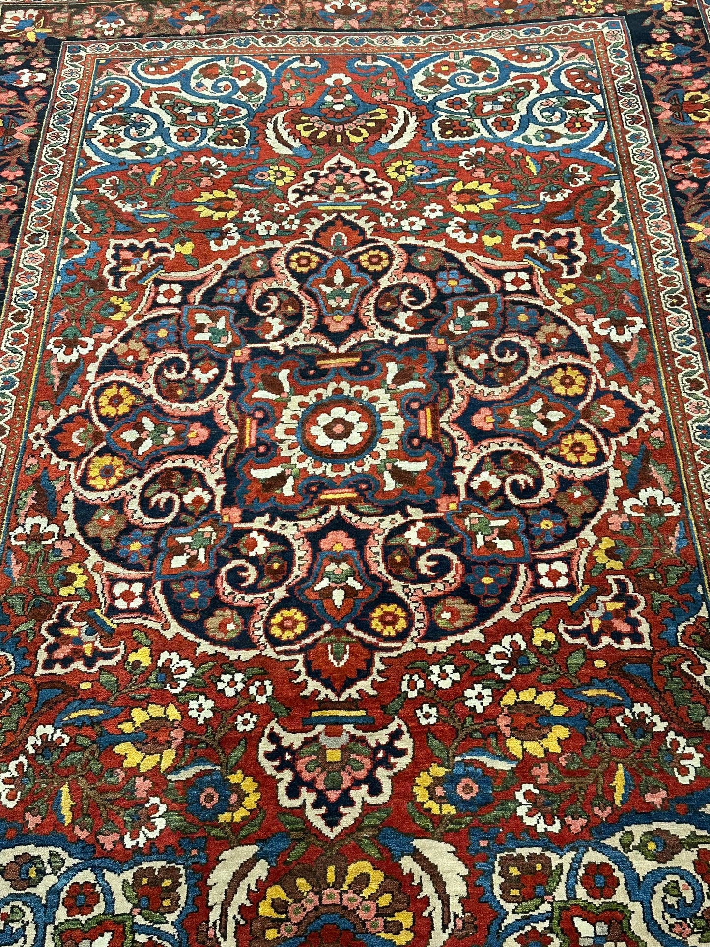 Handgeknüpfter Perser Teppich – Bachtiar Art Deco Naturfarben 208x138cm