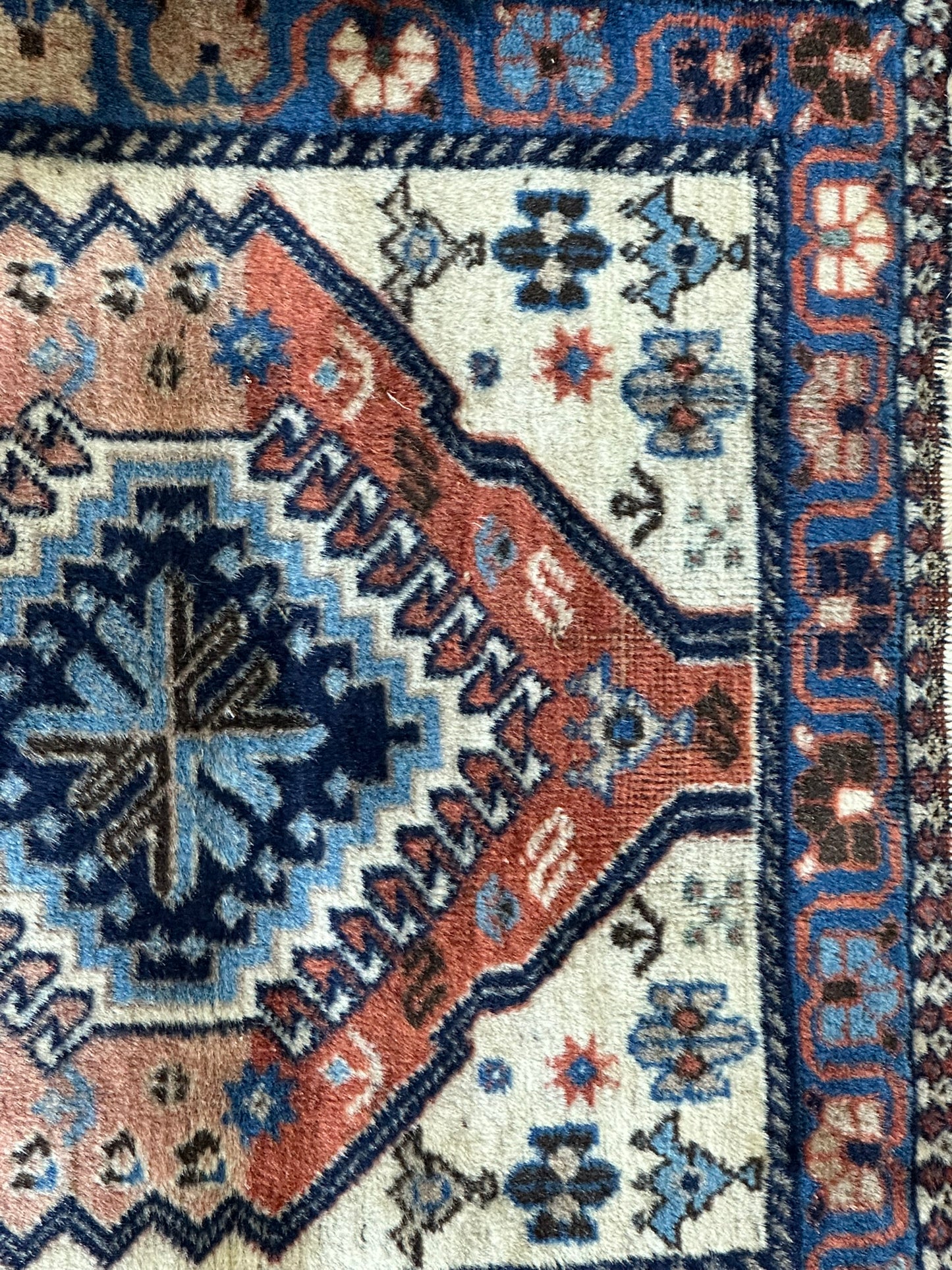 Orientteppich handgeknüpft Gaschgai Wolle 140x55 cm