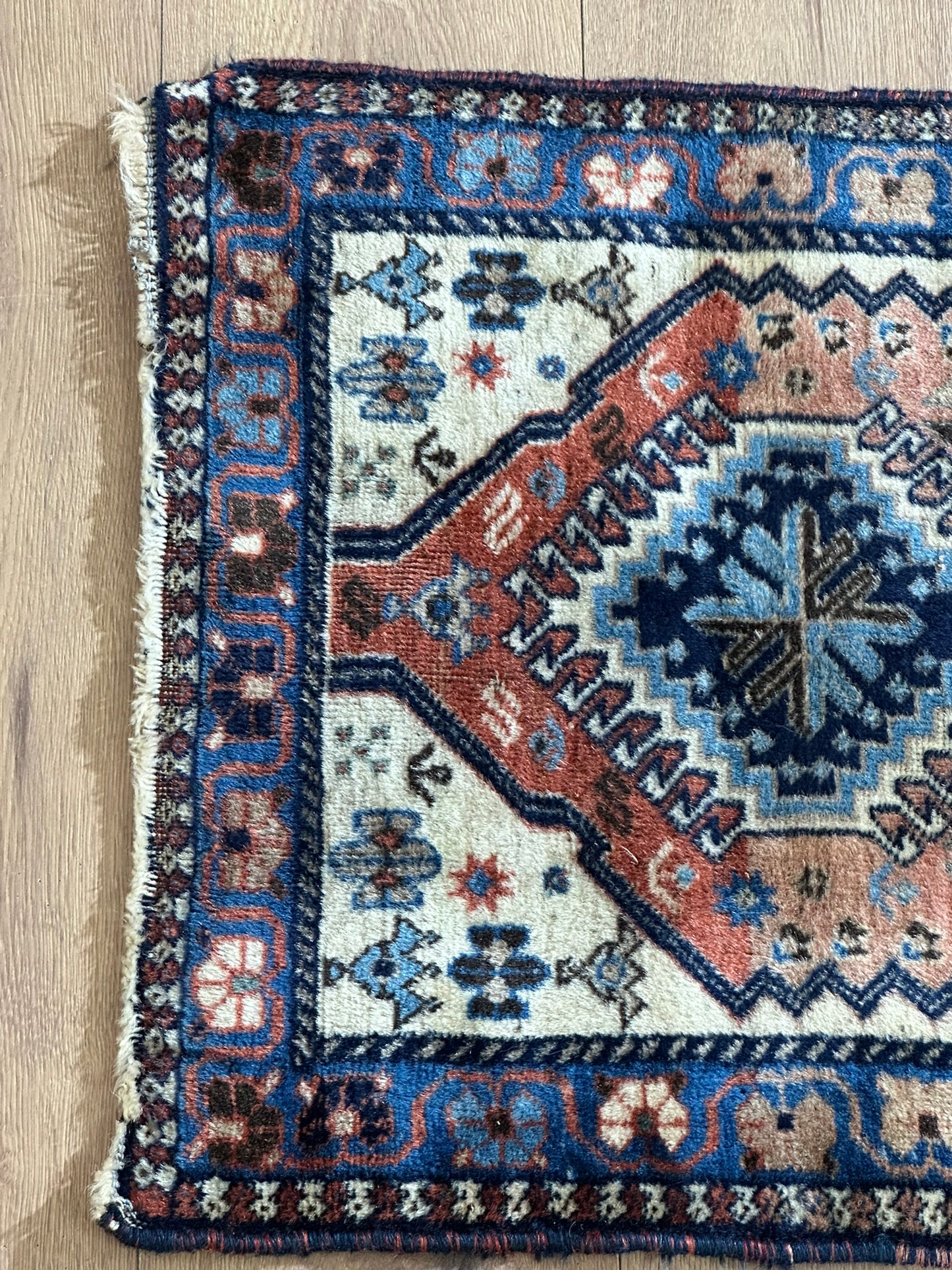 Orientteppich handgeknüpft Gaschgai Wolle 140x55 cm