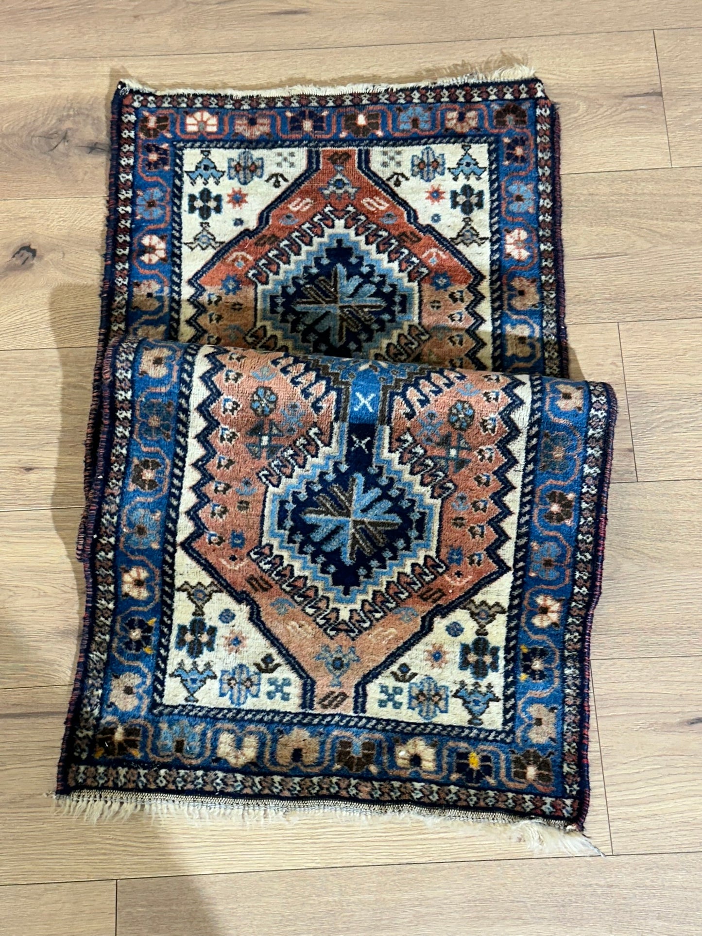 Orientteppich handgeknüpft Gaschgai Wolle 140x55 cm