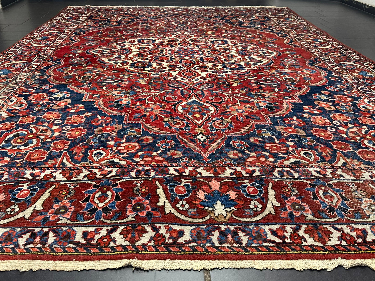 Antik Perserteppich handgeknüpft  Bachtiar naturfarben 380x267 cm