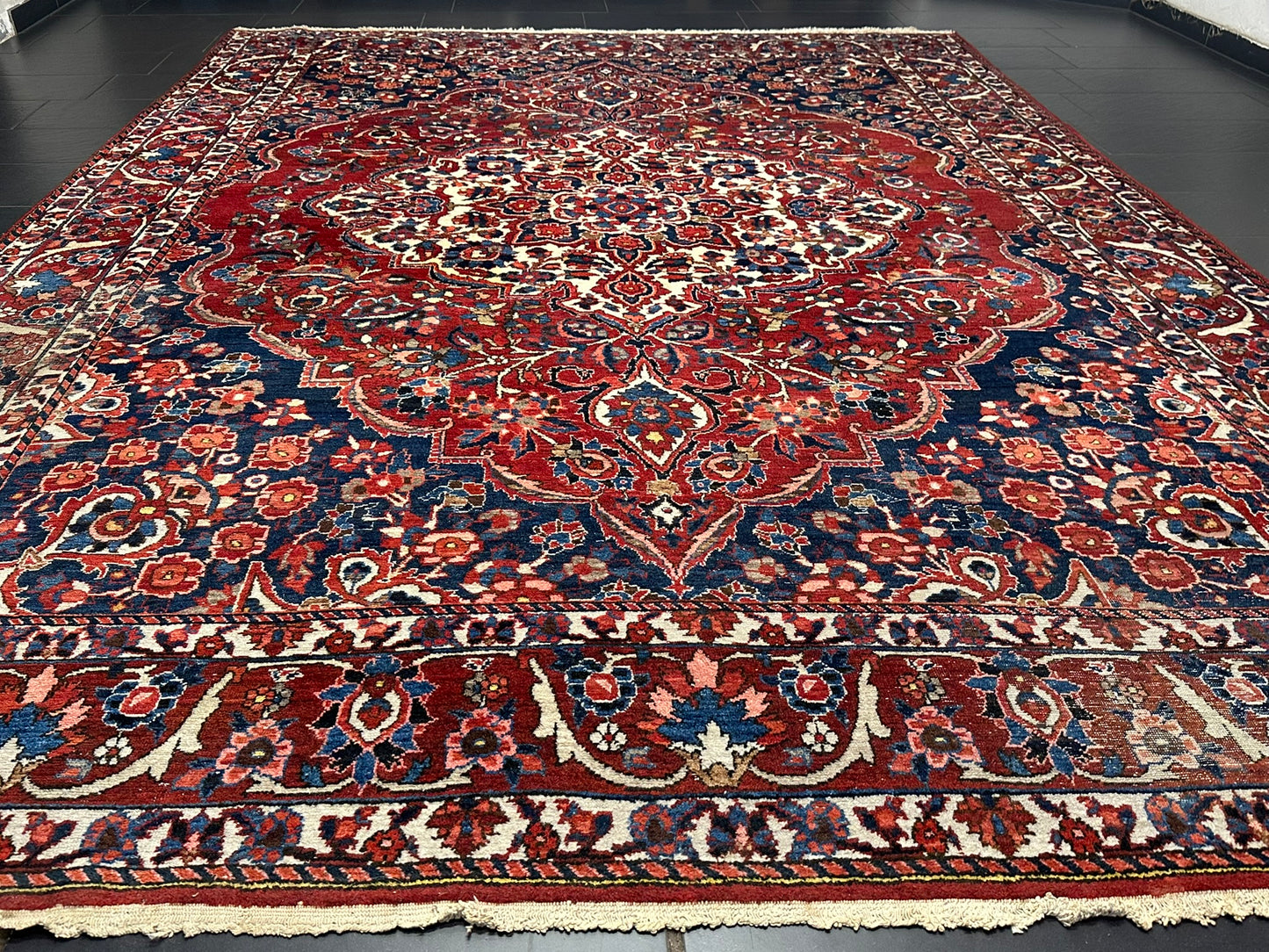 Antik Perserteppich handgeknüpft  Bachtiar naturfarben 380x267 cm