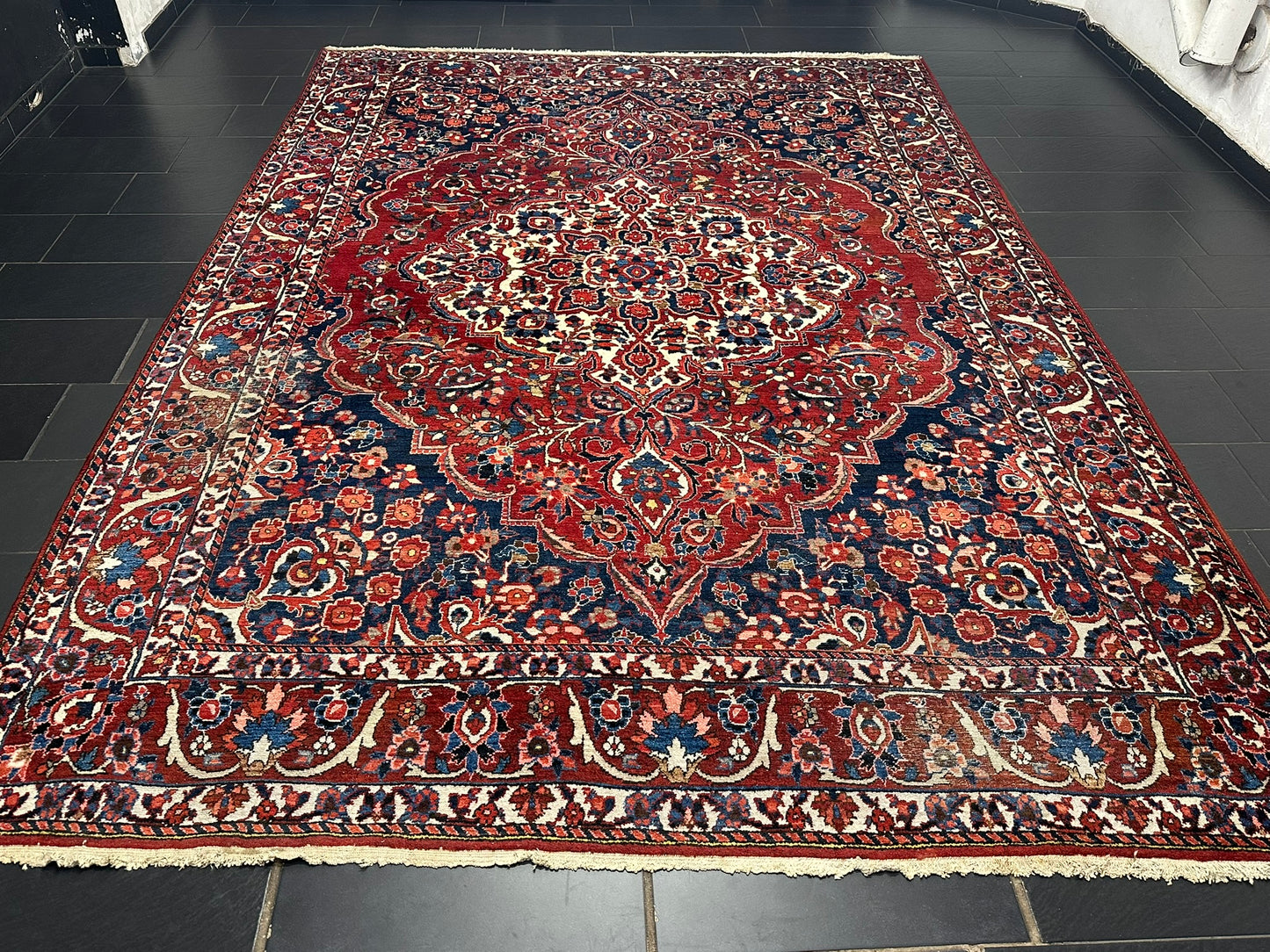 Antik Perserteppich handgeknüpft  Bachtiar naturfarben 380x267 cm