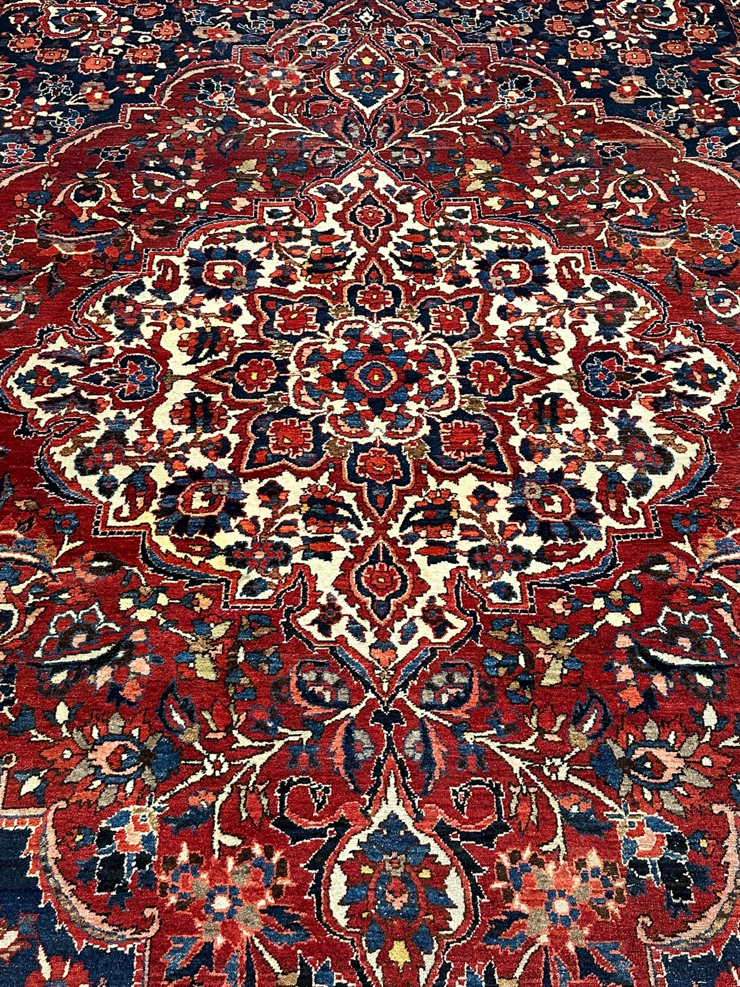 Antik Perserteppich handgeknüpft  Bachtiar naturfarben 380x267 cm