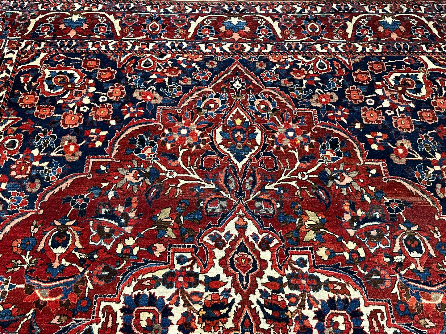 Antik Perserteppich handgeknüpft  Bachtiar naturfarben 380x267 cm