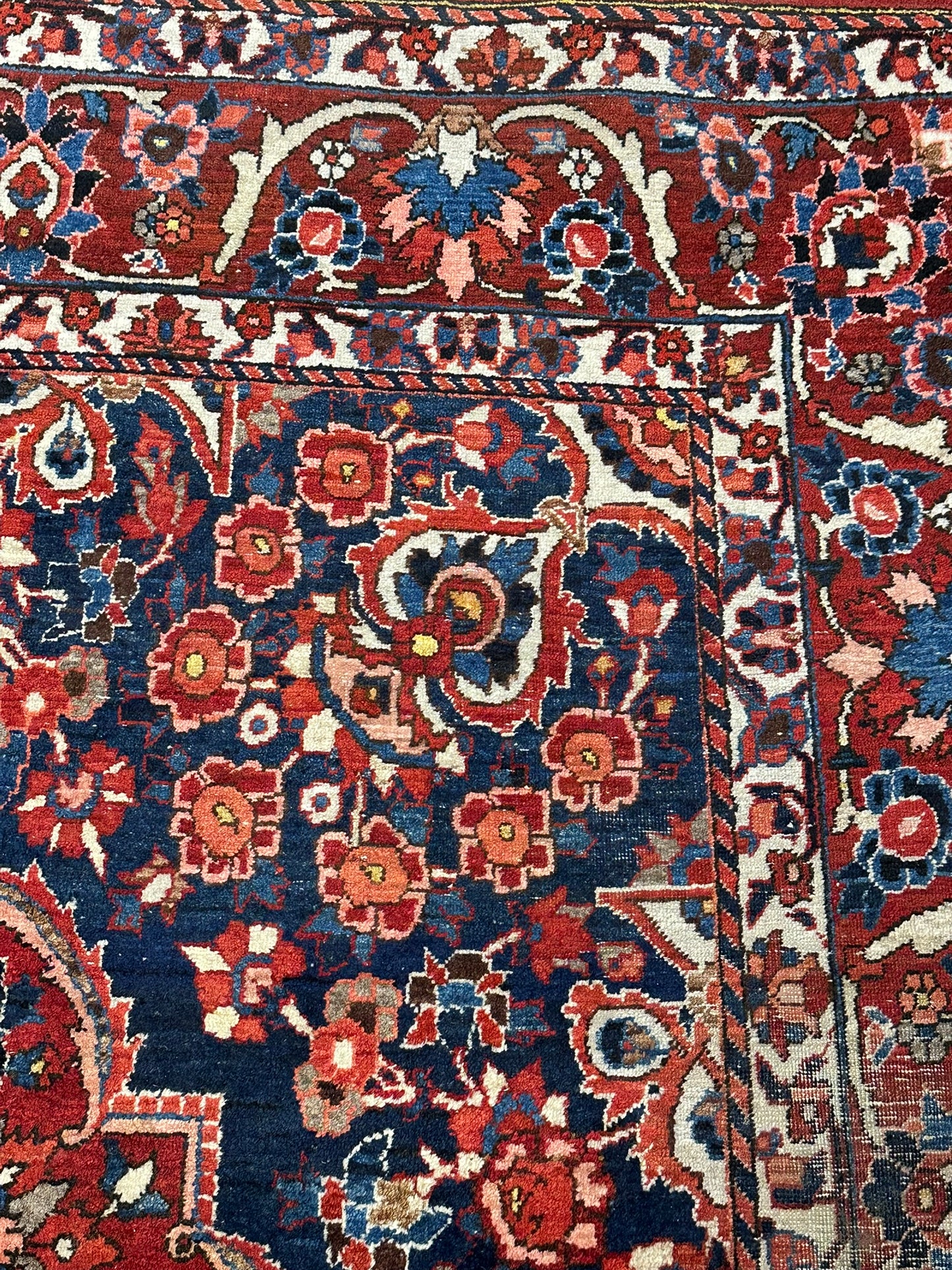 Antik Perserteppich handgeknüpft  Bachtiar naturfarben 380x267 cm