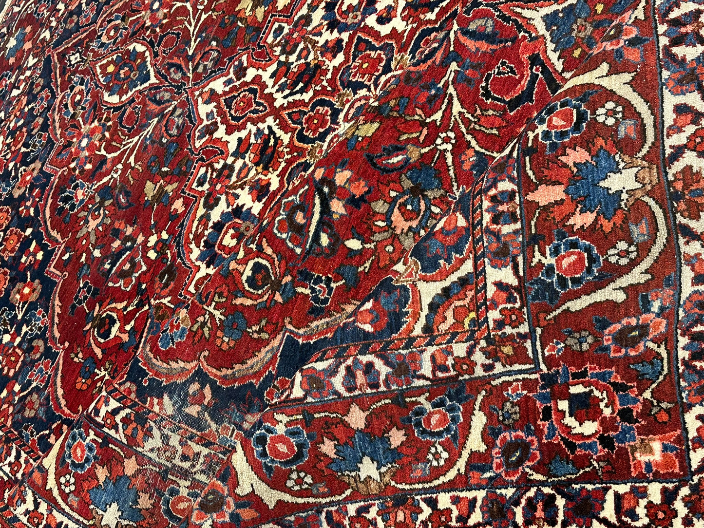Antik Perserteppich handgeknüpft  Bachtiar naturfarben 380x267 cm