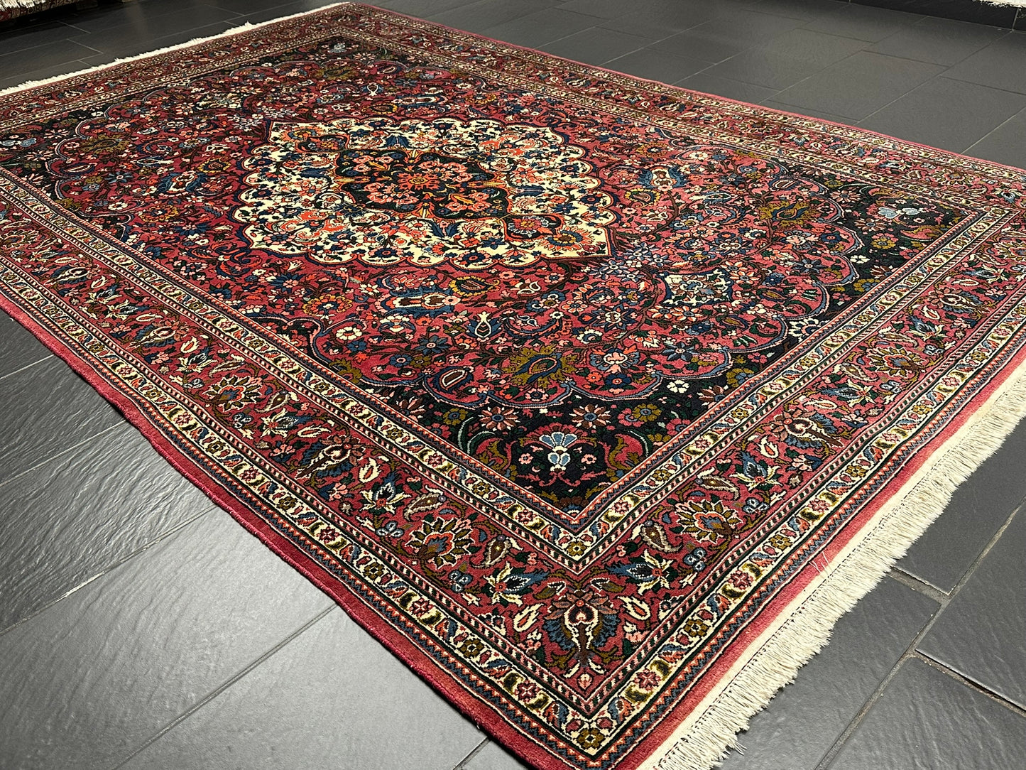 Orientteppich handgeknüpft Bachtiar Naturfarben 308x201 cm