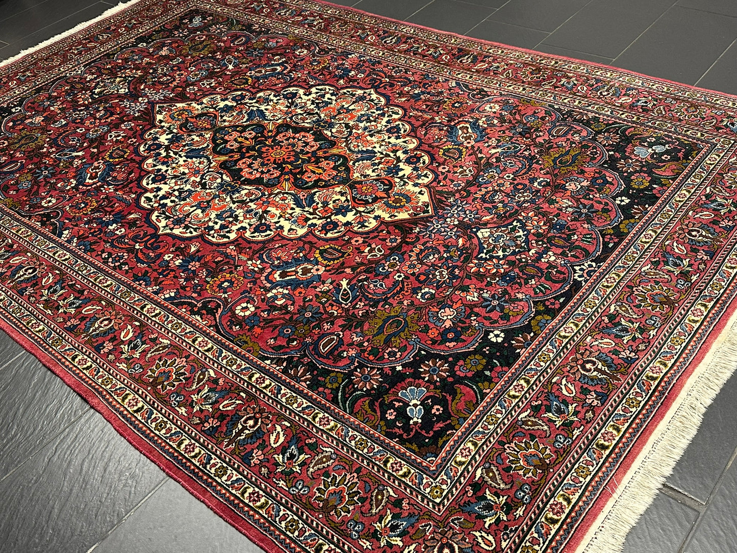 Orientteppich handgeknüpft Bachtiar Naturfarben 308x201 cm