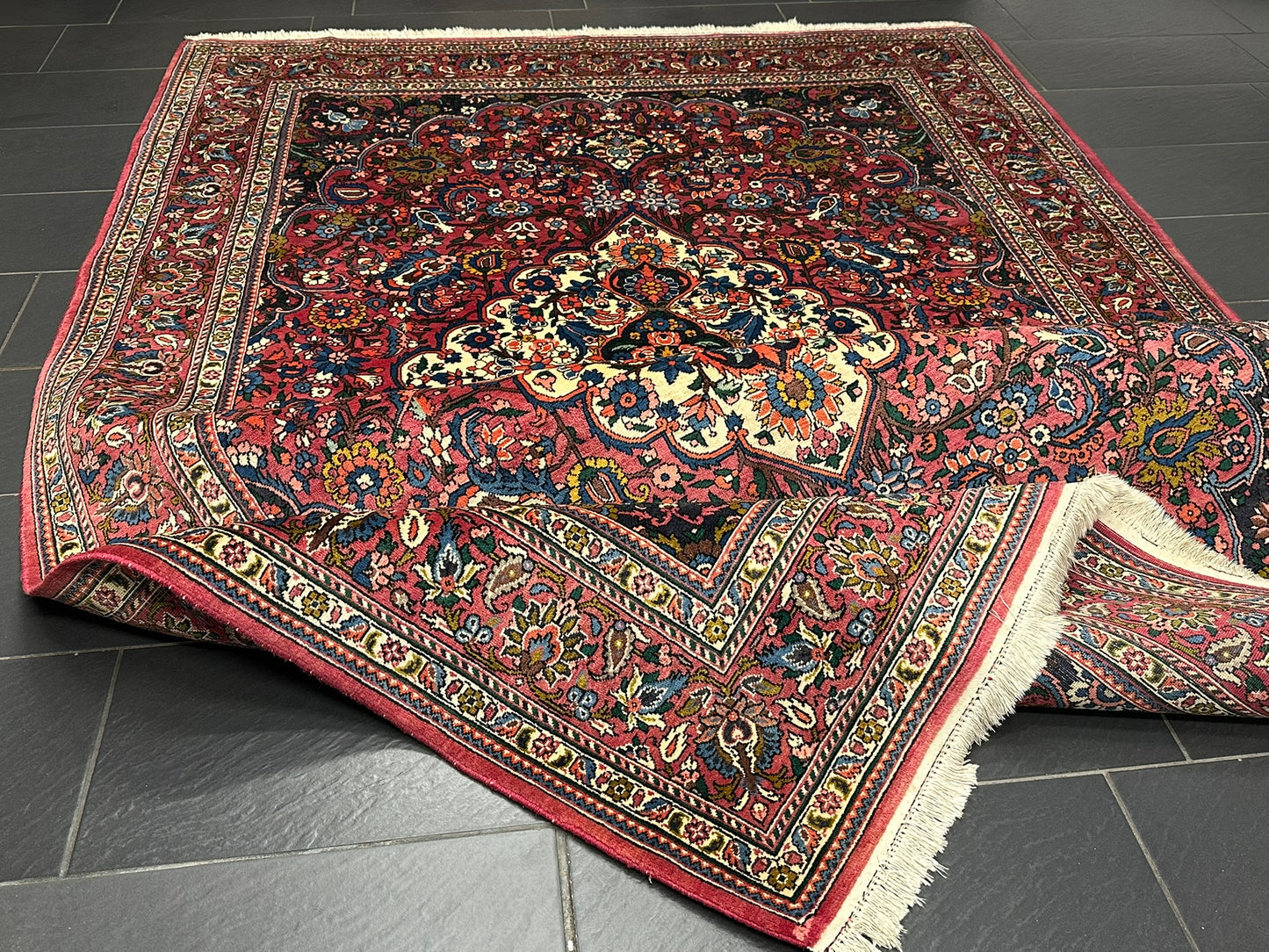 Orientteppich handgeknüpft Bachtiar Naturfarben 308x201 cm